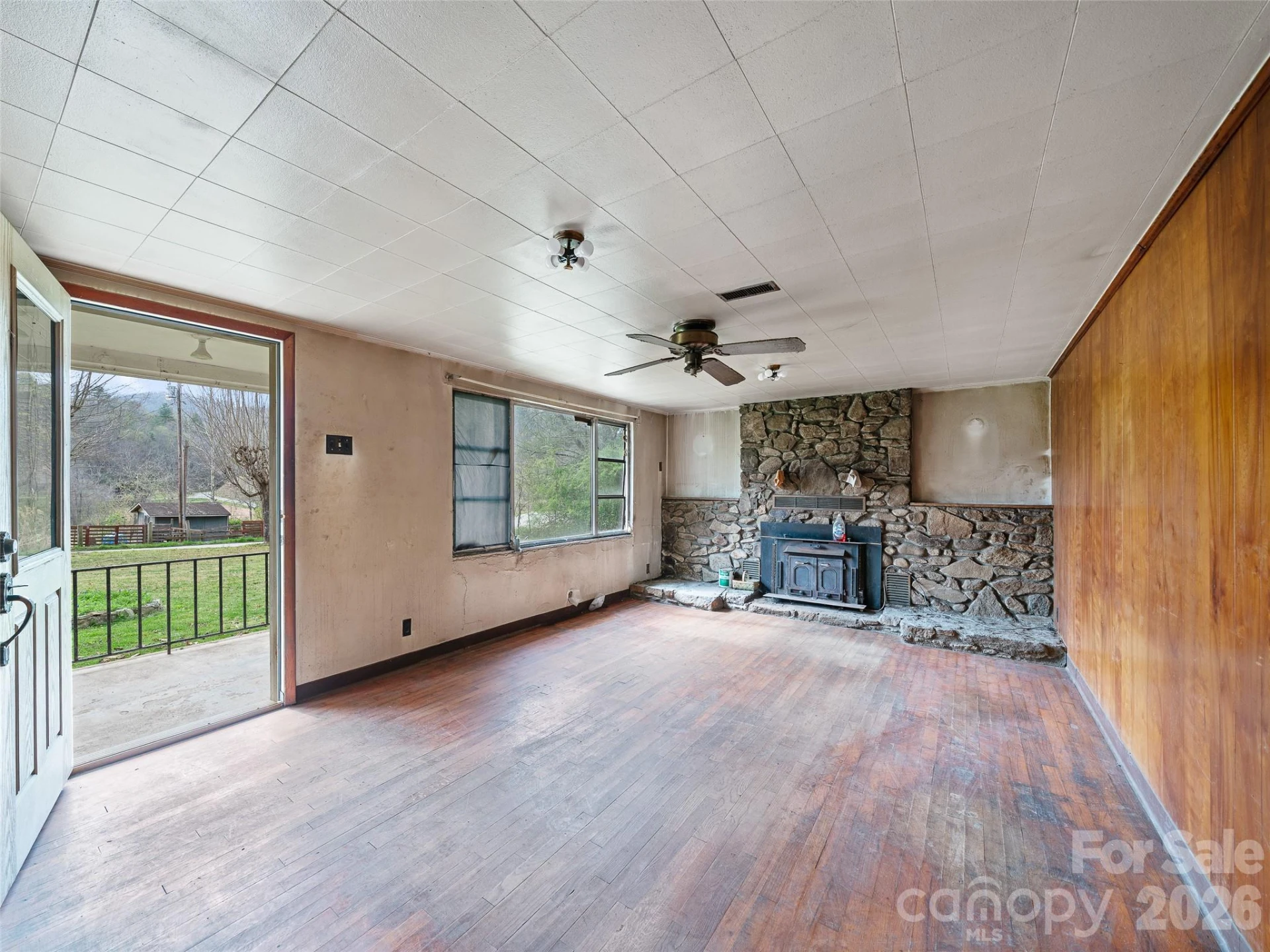 2432 Grapevine Road - Photo 4