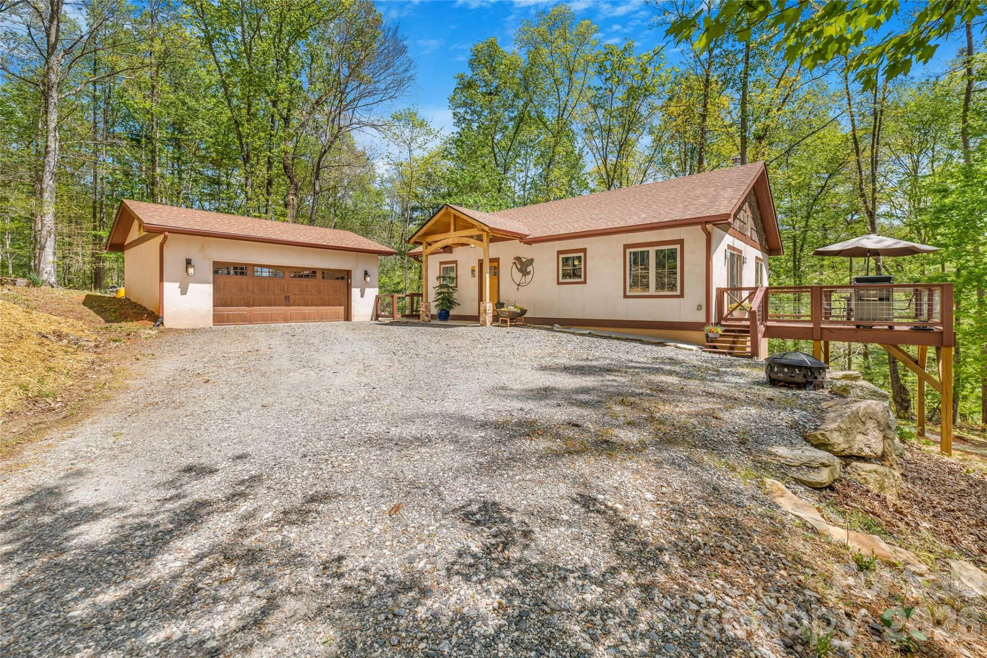 446 Amanda Drive - Photo 3
