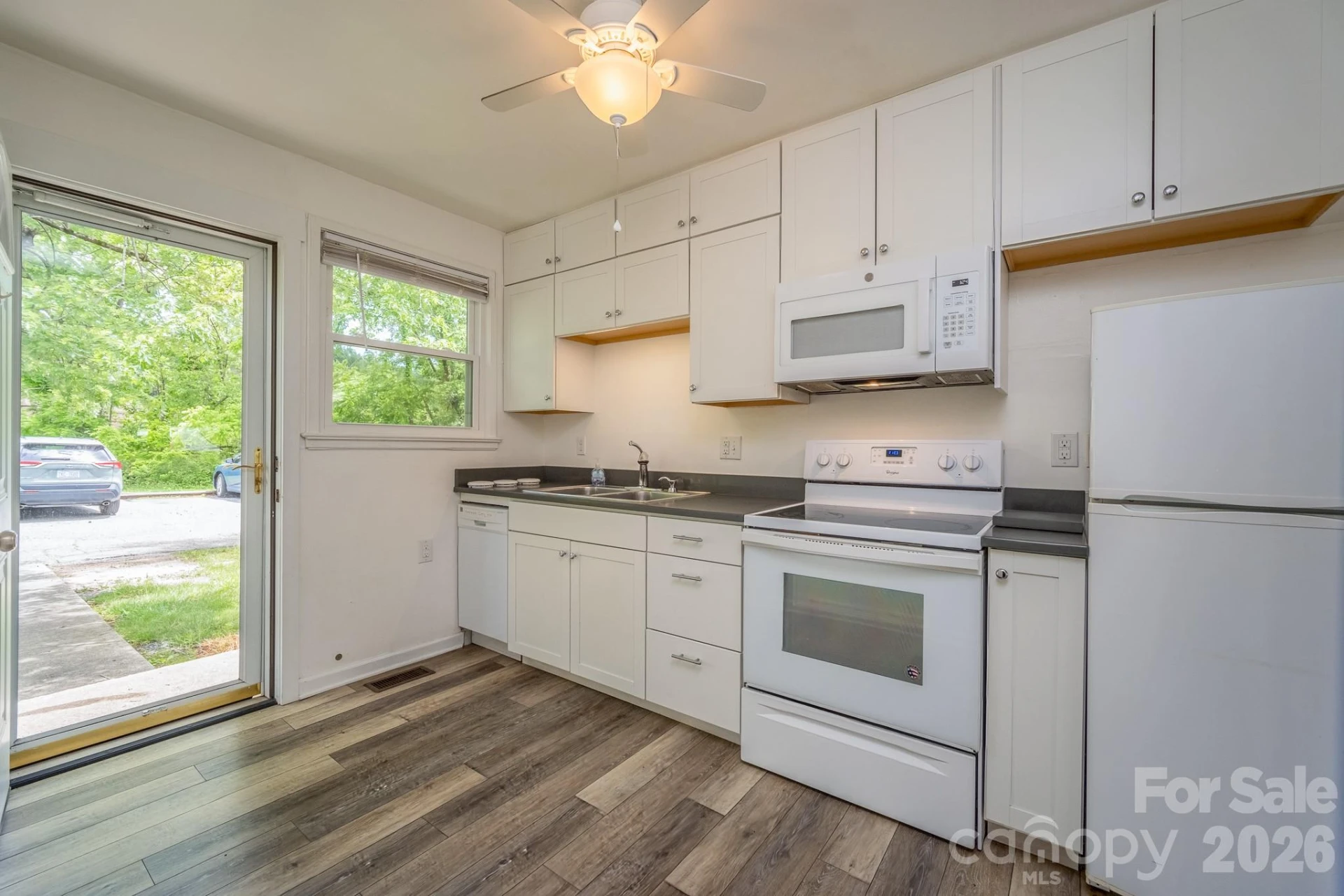 41 Trowbridge Lane - Photo 4