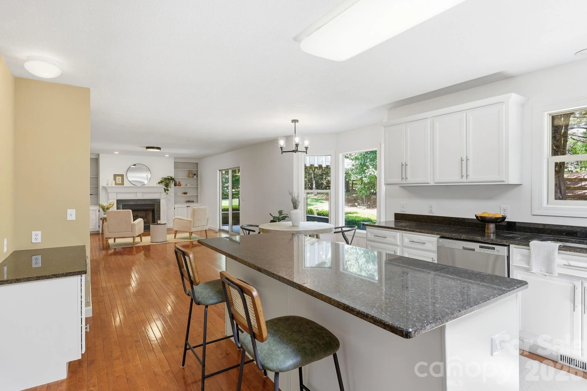 306 Woodview Court - Photo 12