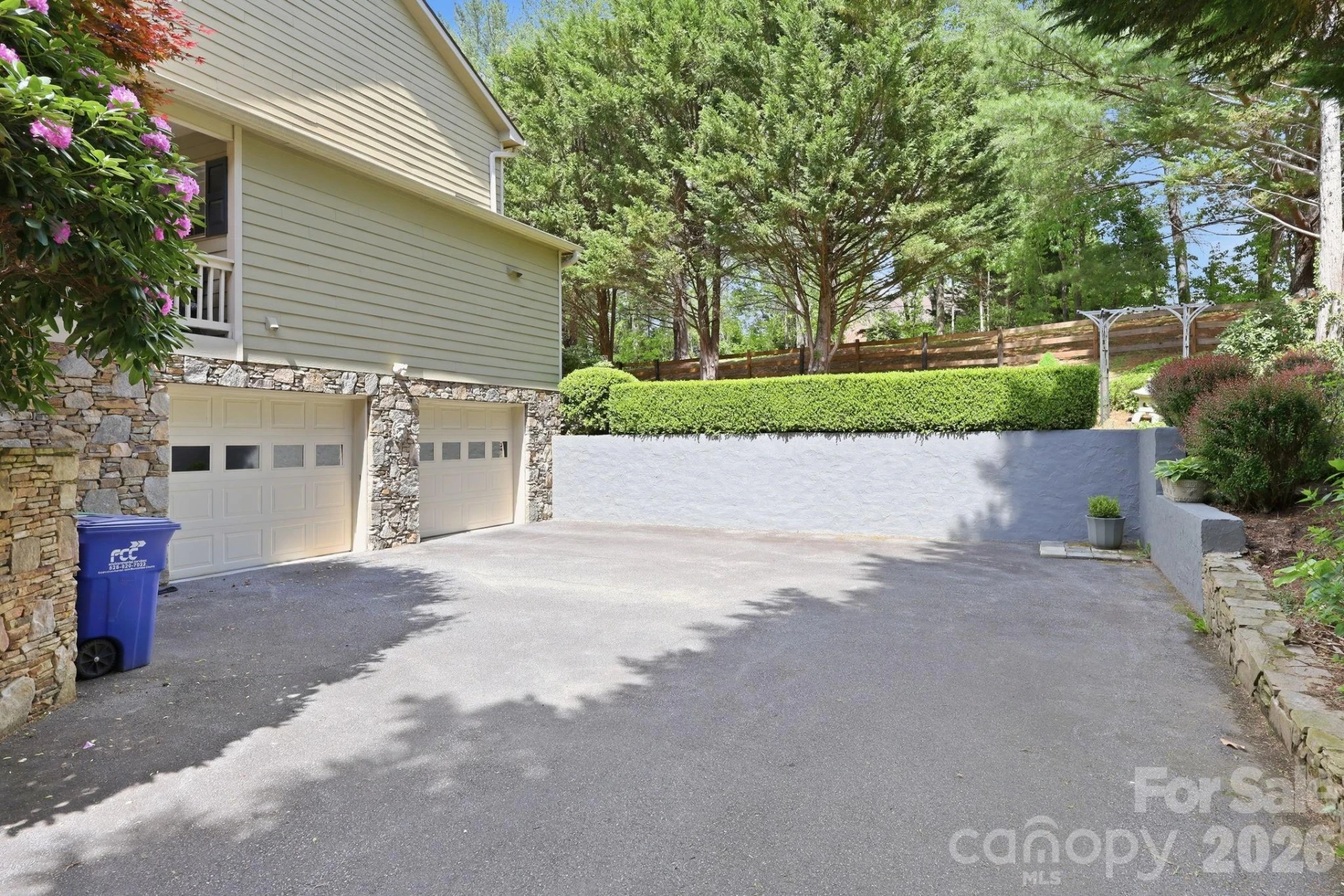 306 Woodview Court - Photo 33