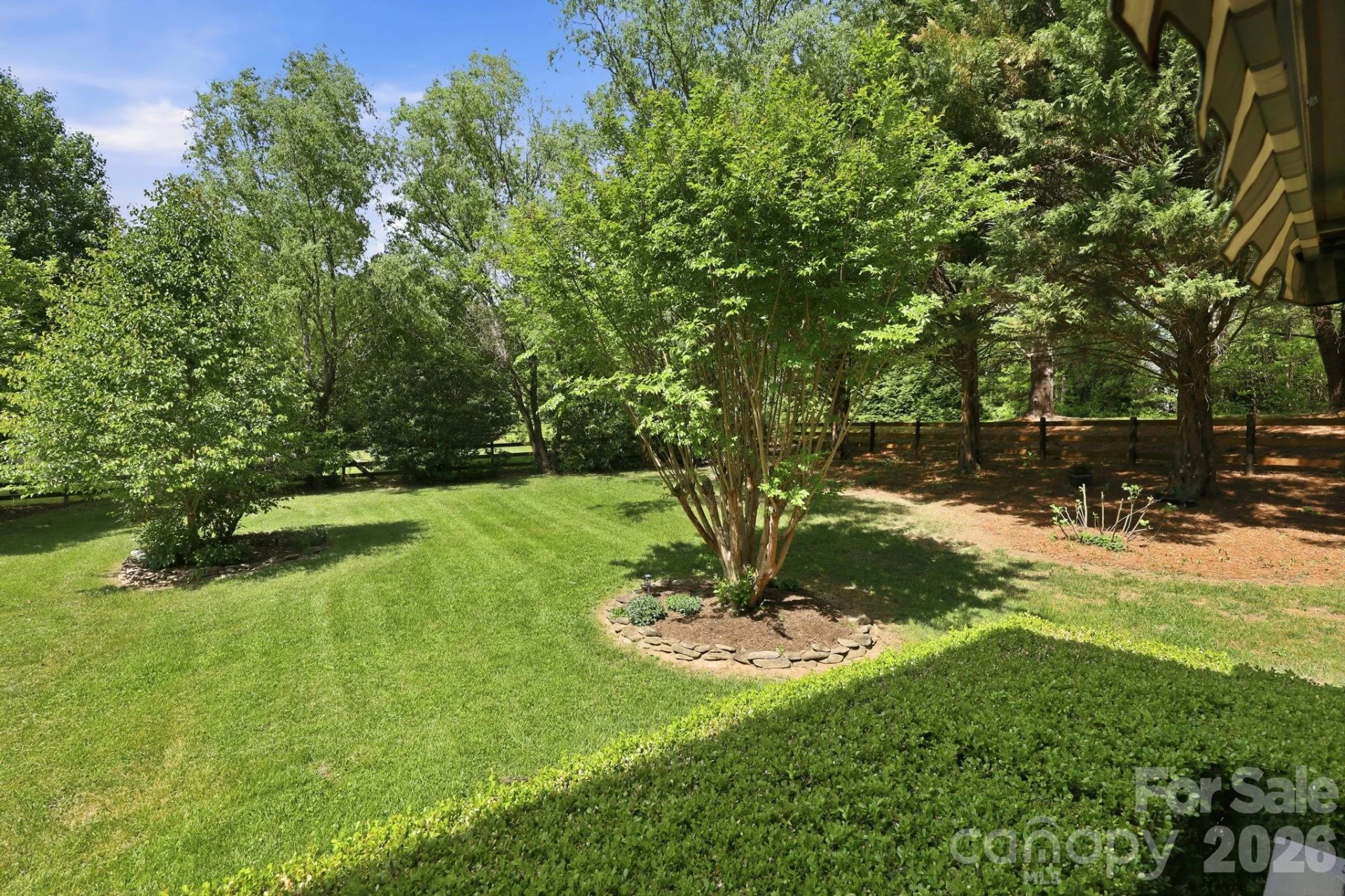 306 Woodview Court - Photo 38