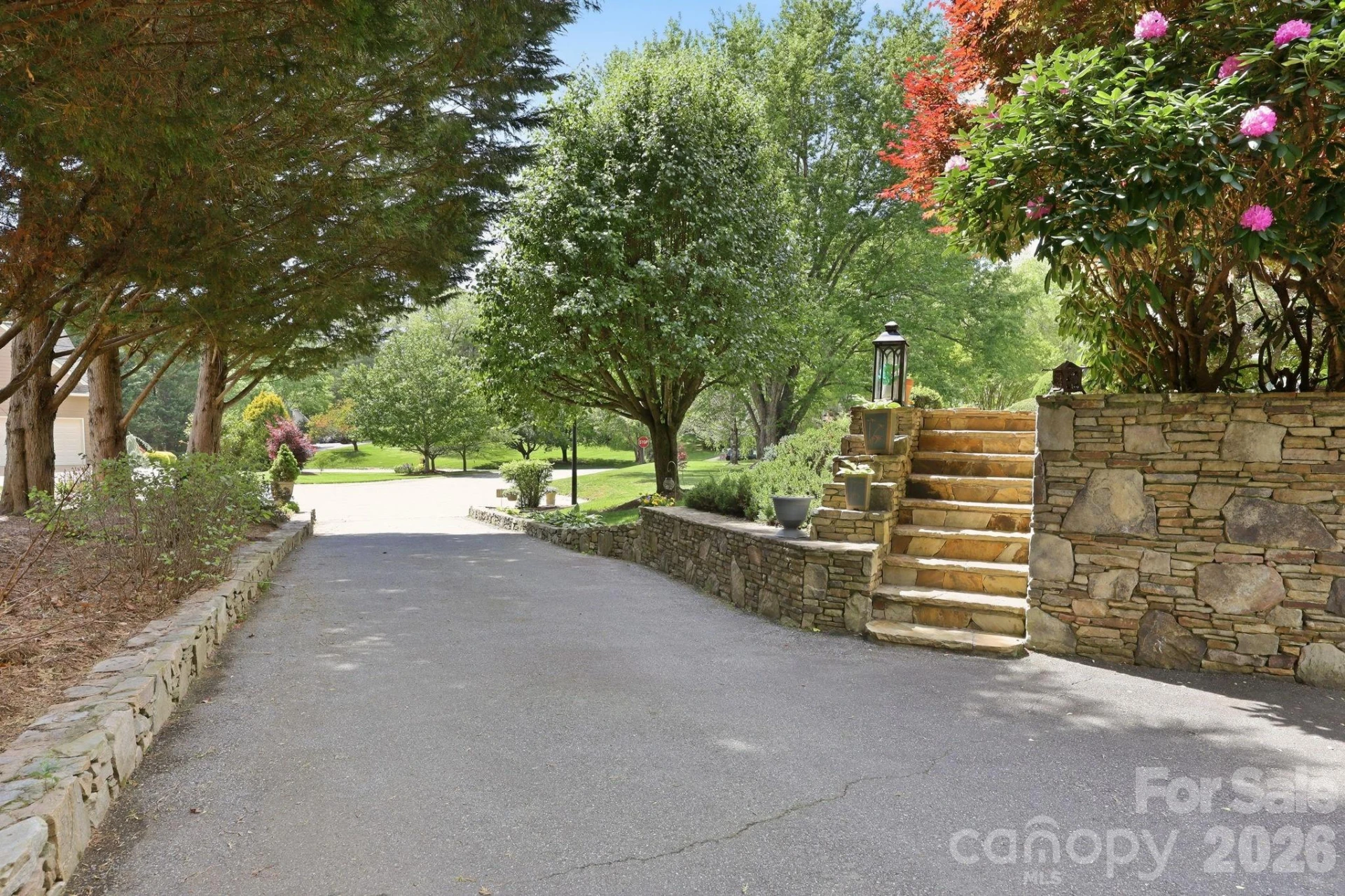 306 Woodview Court - Photo 40