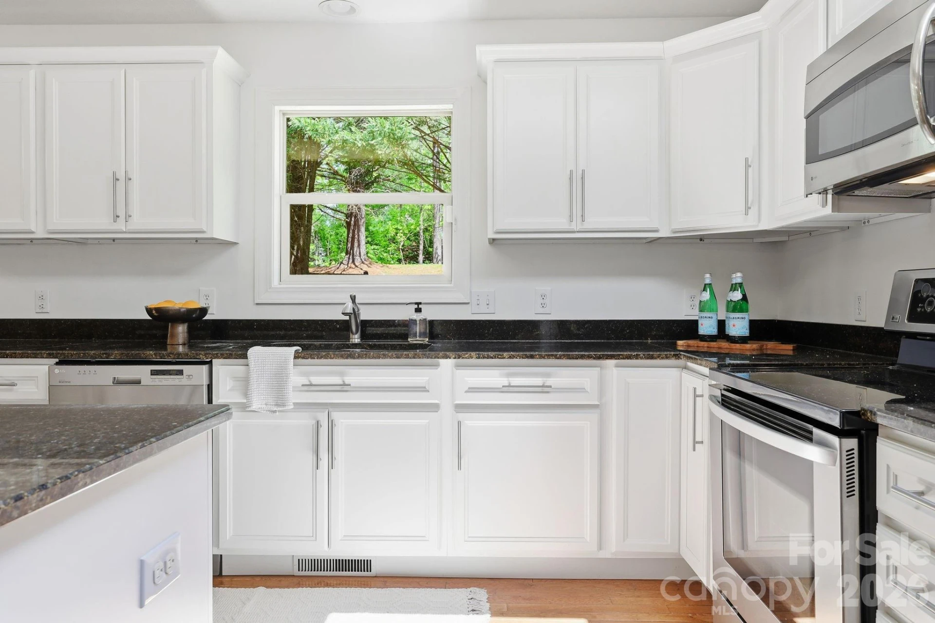 306 Woodview Court - Photo 10