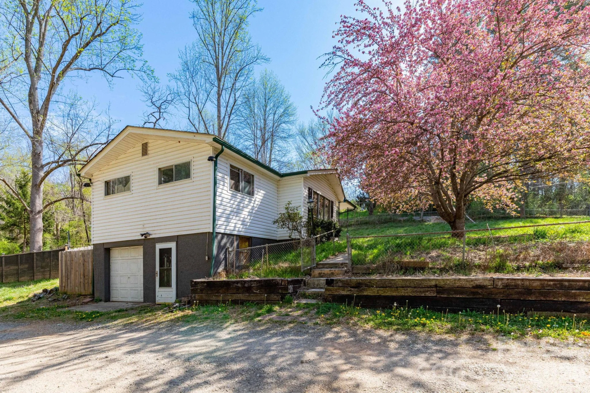 135 Sardis Drive - Photo 4