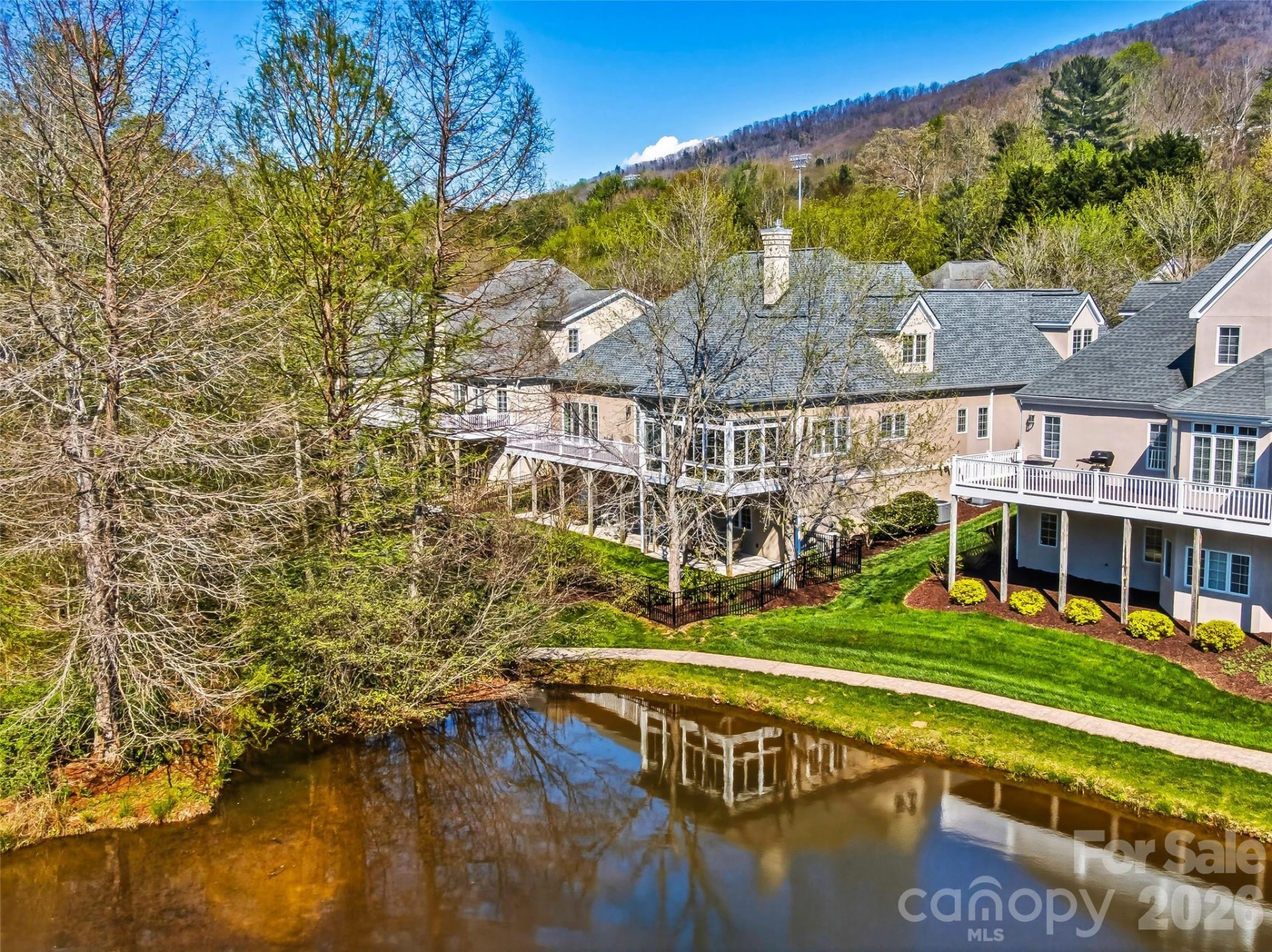 33 Tiverton Lane - Photo 6