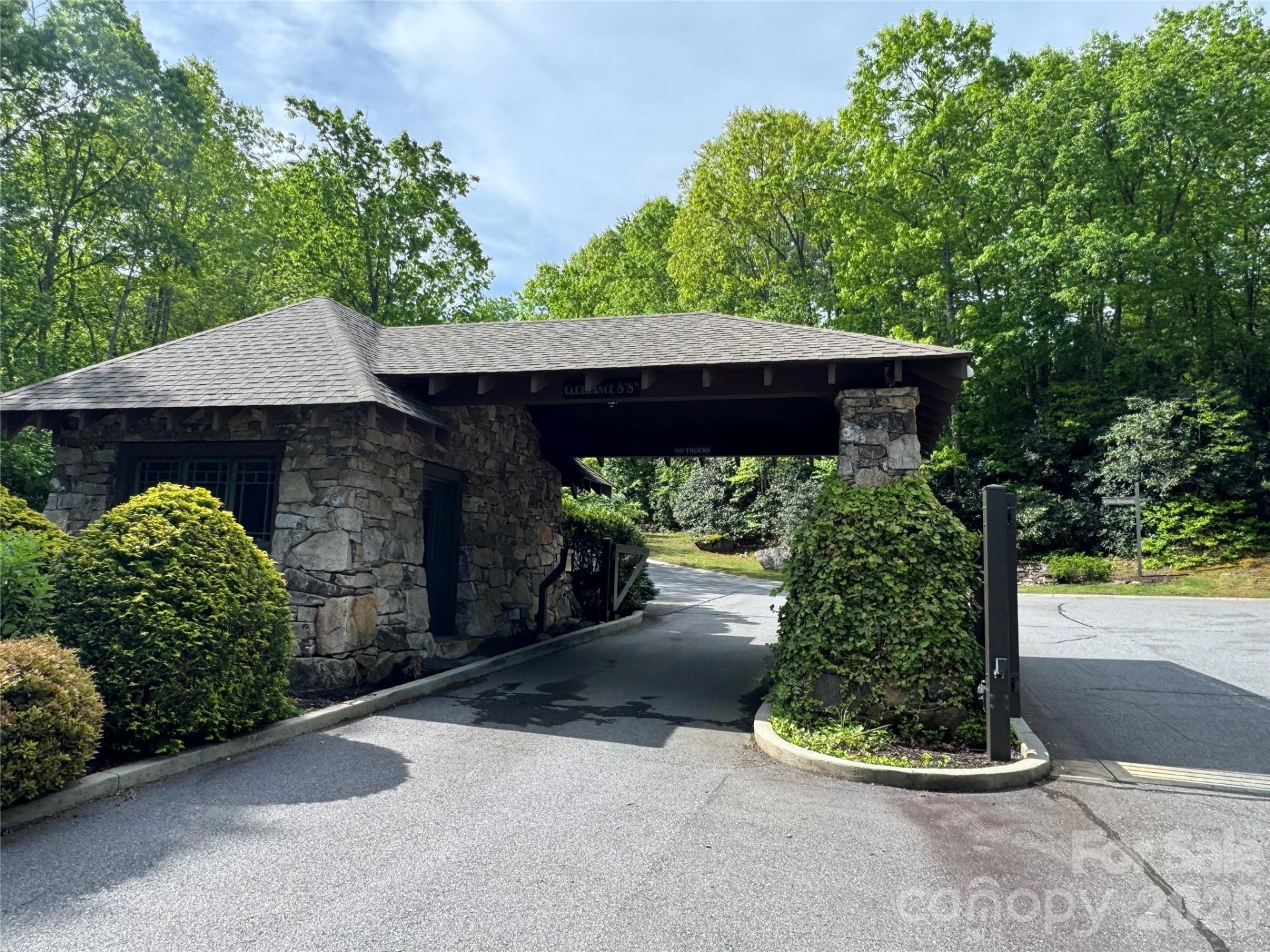 205 Settings Boulevard - Photo 8