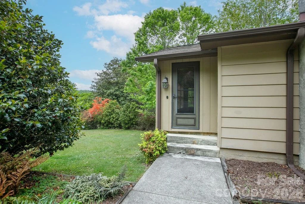 520 Blythe Road - Photo 2