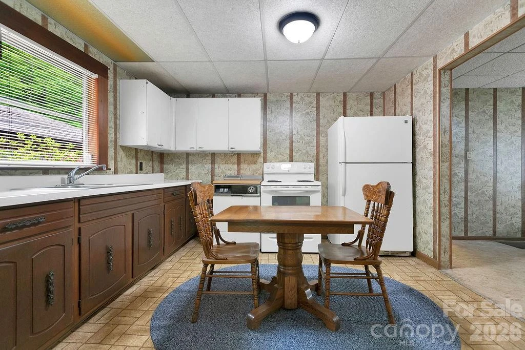 520 Blythe Road - Photo 11
