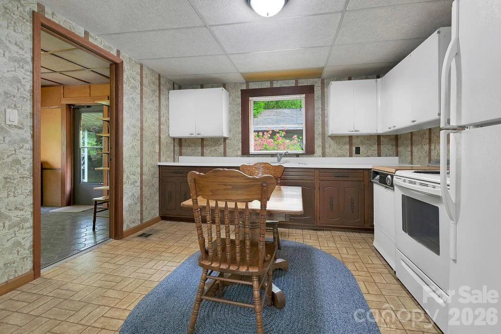 520 Blythe Road - Photo 12