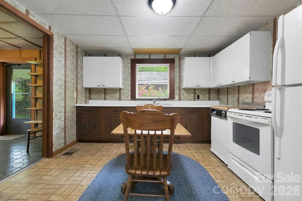 520 Blythe Road - Photo 10