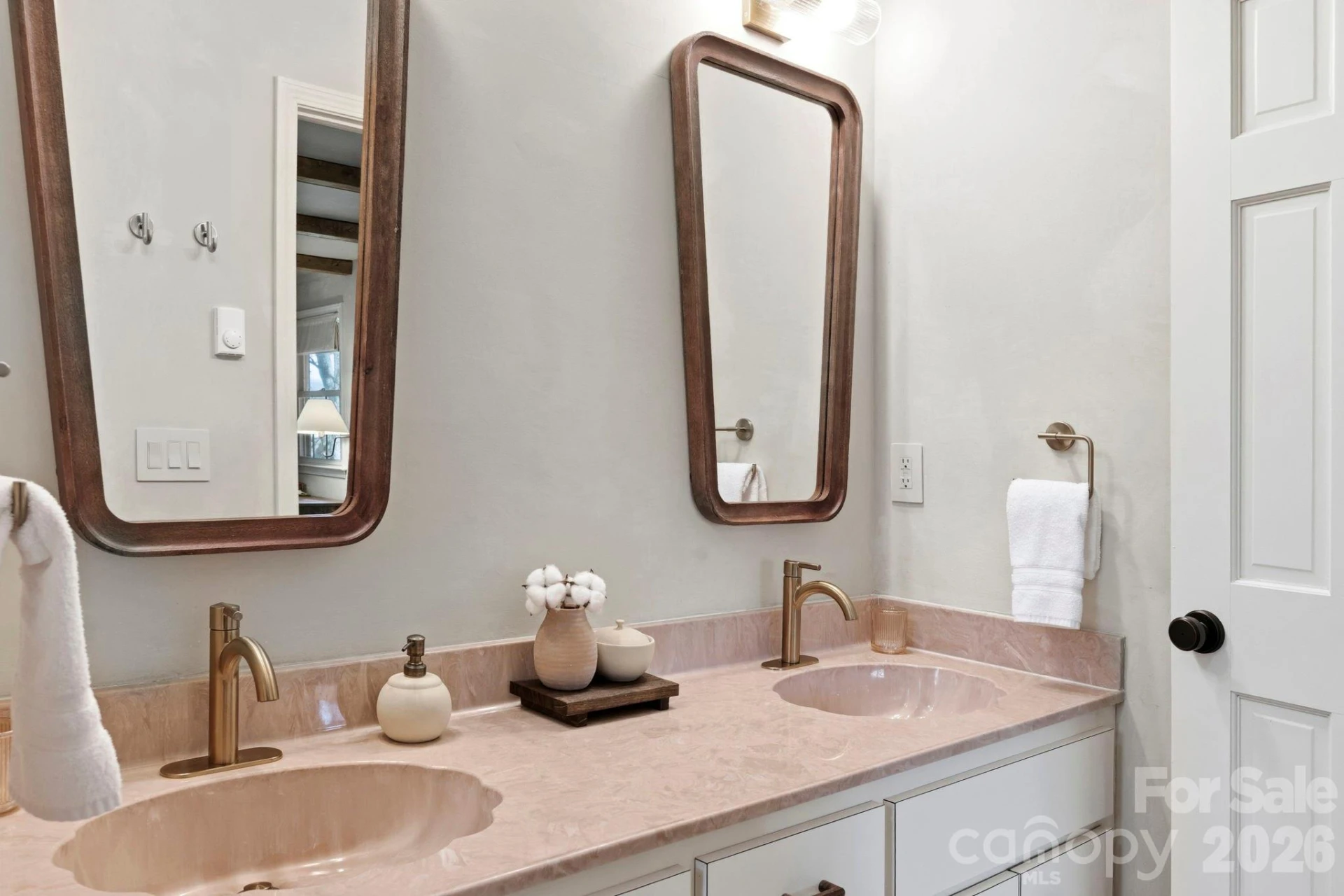 821 Summit Drive - Photo 21