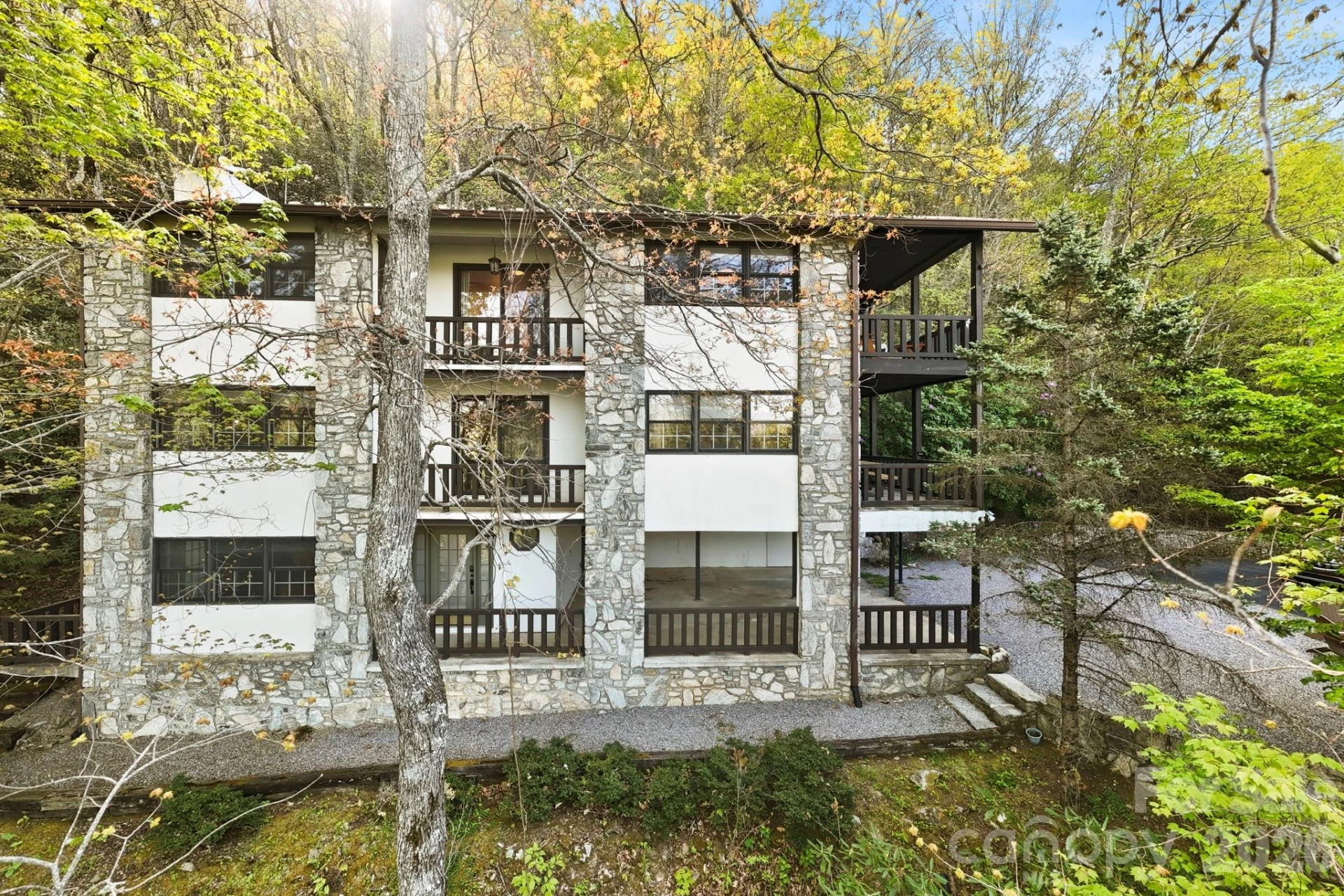 821 Summit Drive - Photo 37