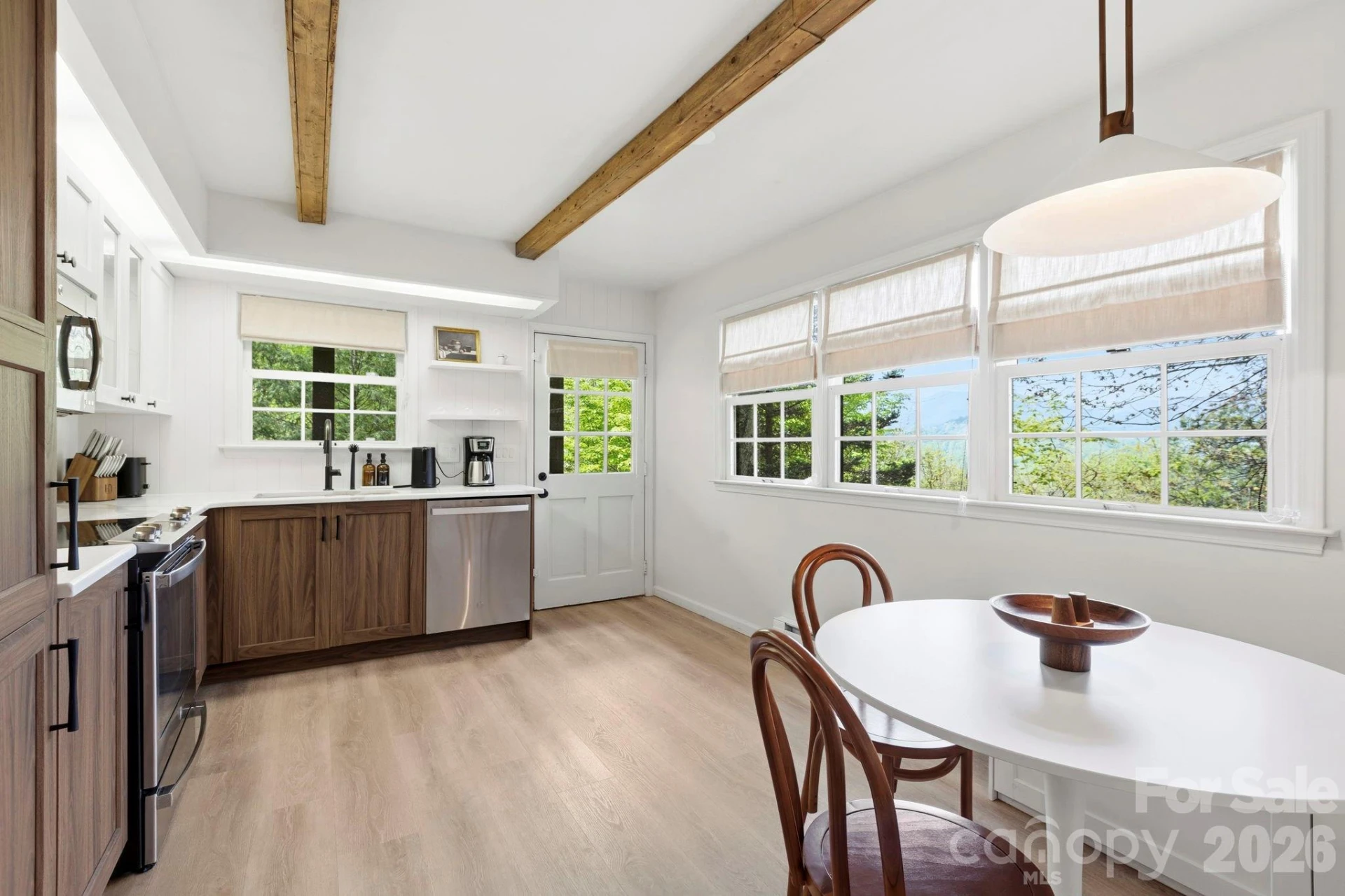 821 Summit Drive - Photo 10
