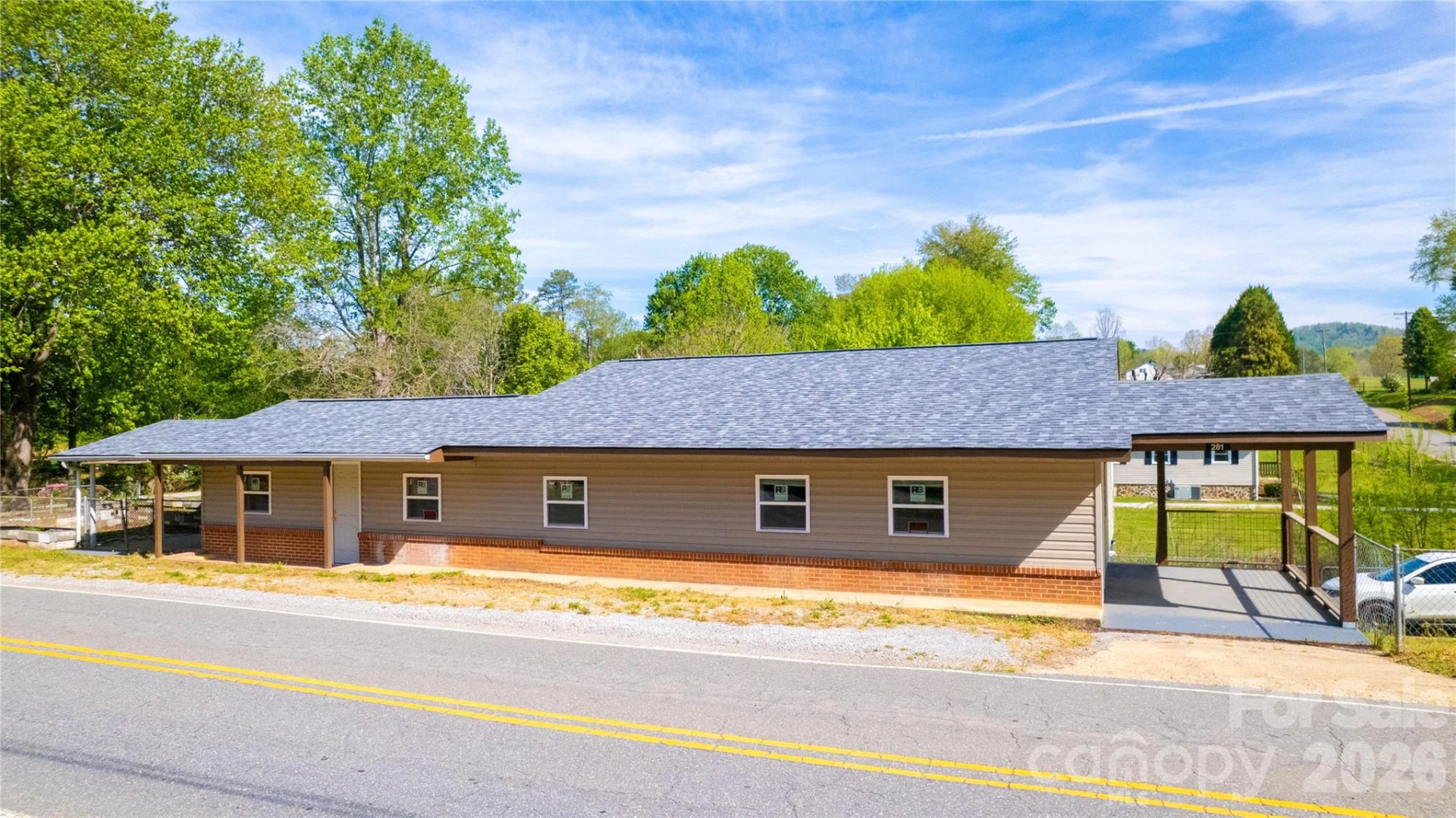 281 Glenwood Drive - Photo 3