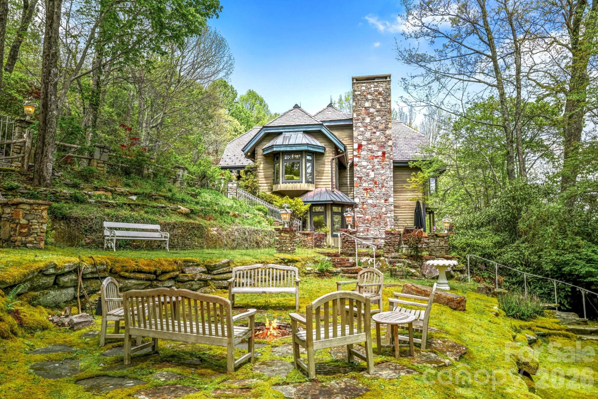 1052 Toxaway Drive - Photo 2