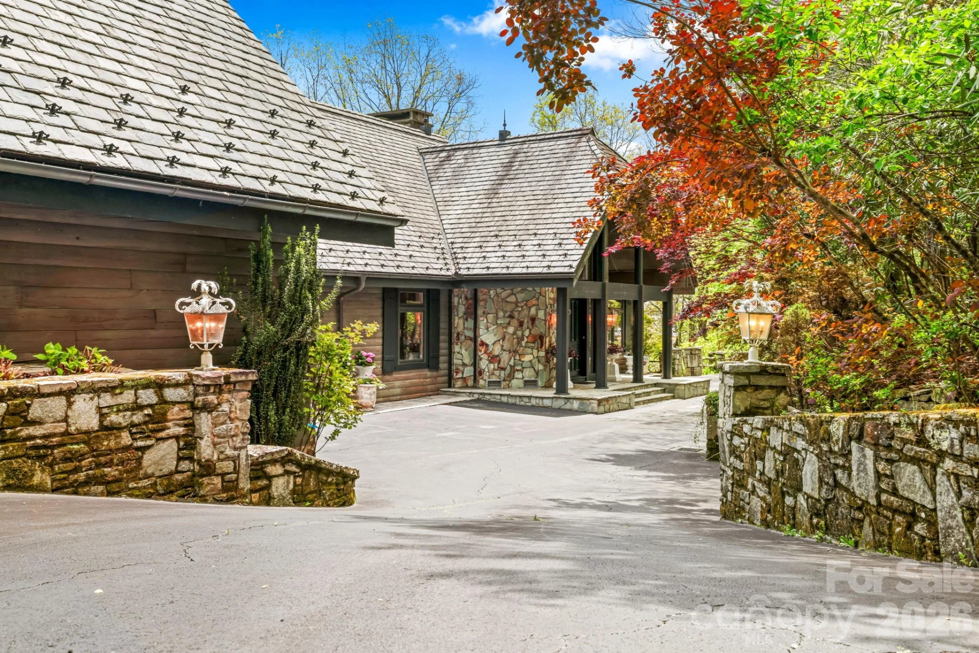 1052 Toxaway Drive - Photo 3