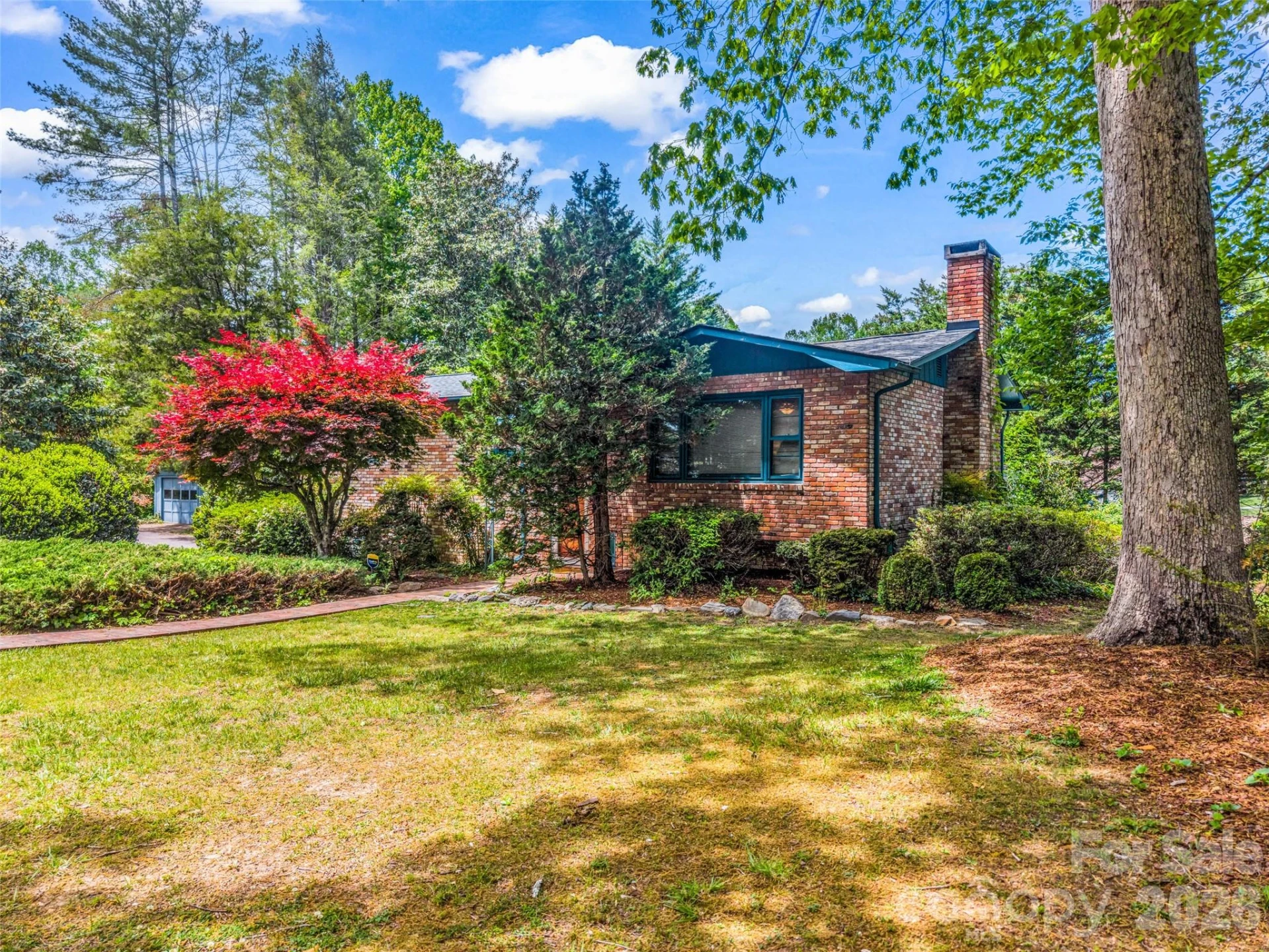 122 W Sweetbriar Lane - Photo 2