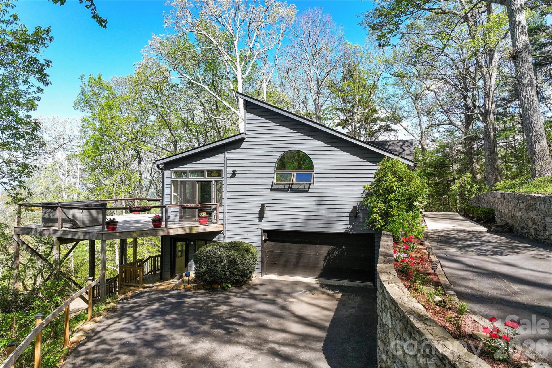 110 Crestwood Road - Photo 2