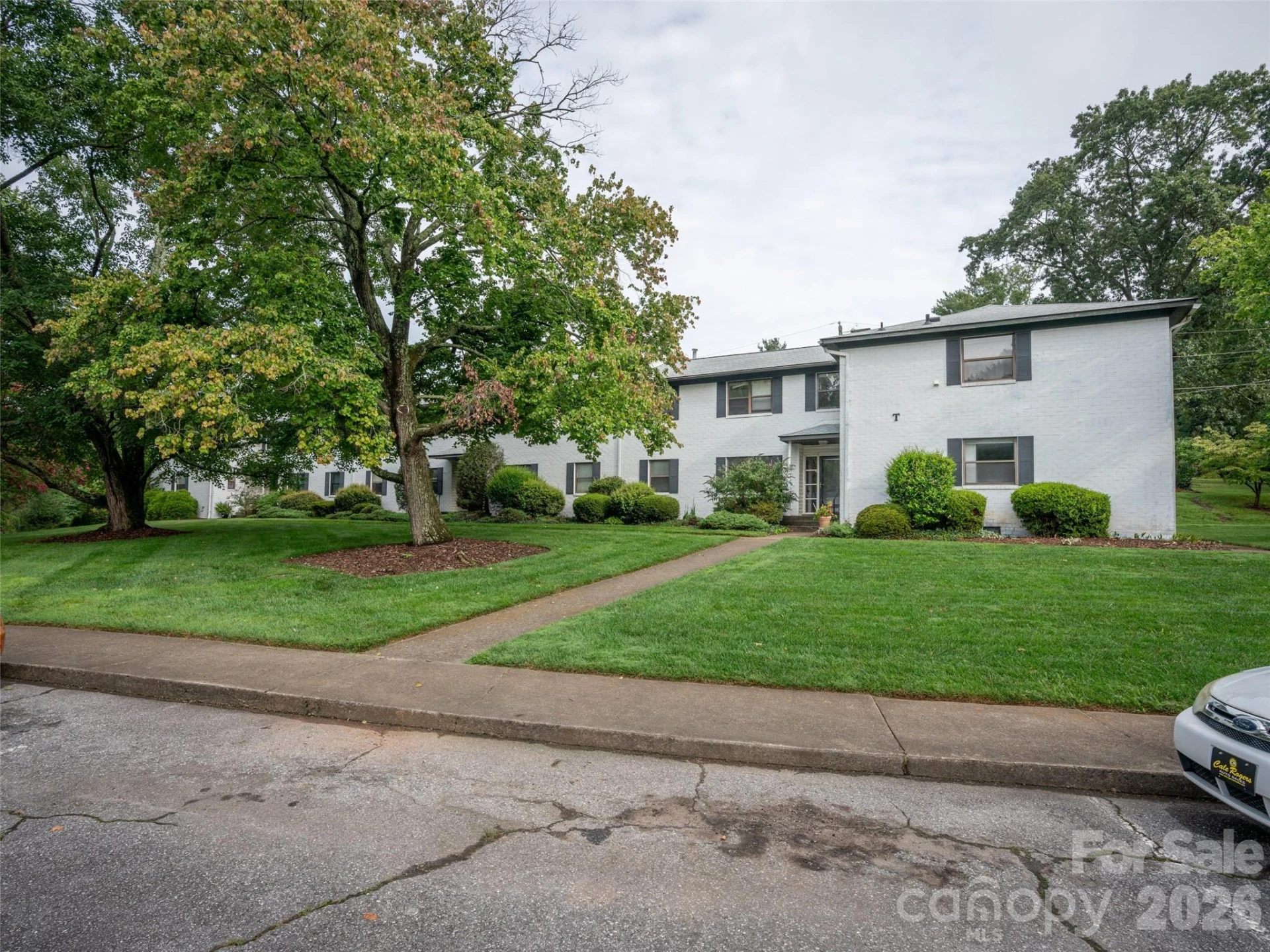 8 Units - 615 Biltmore Avenue - Photo 11