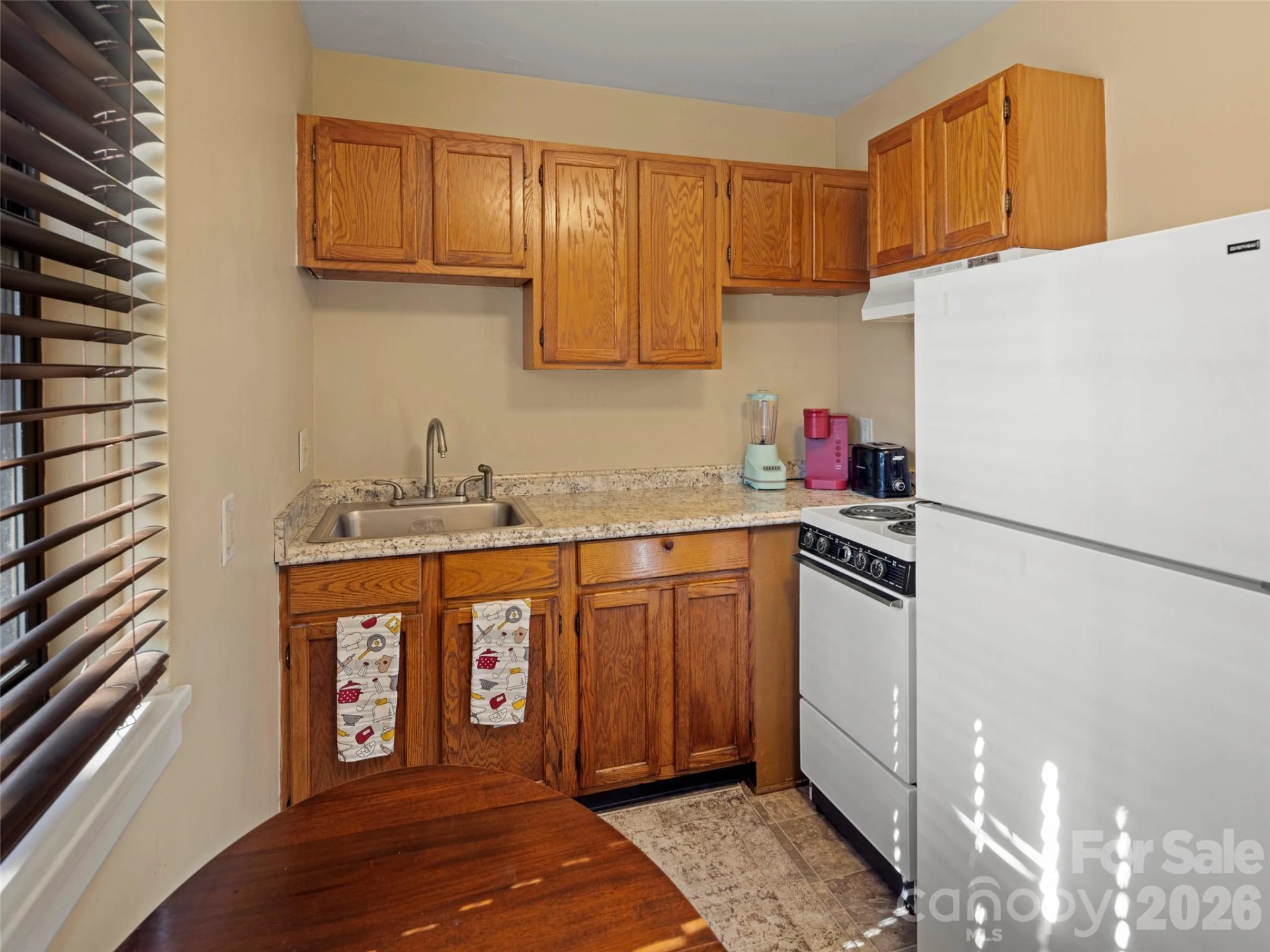 8 Units - 615 Biltmore Avenue - Photo 6