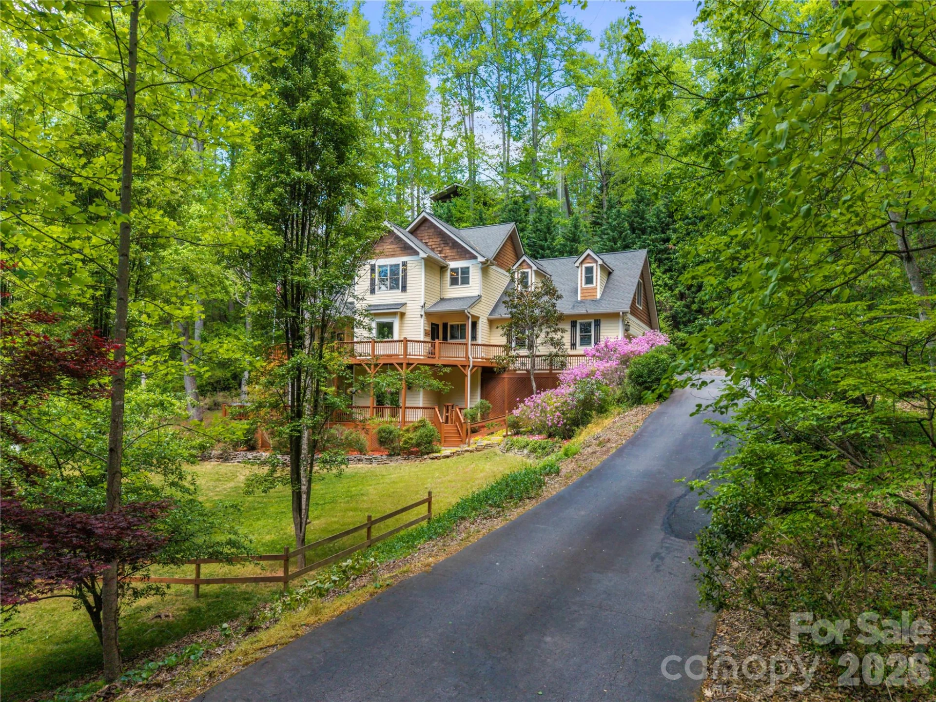128 Churchill Downs Drive - Photo 2