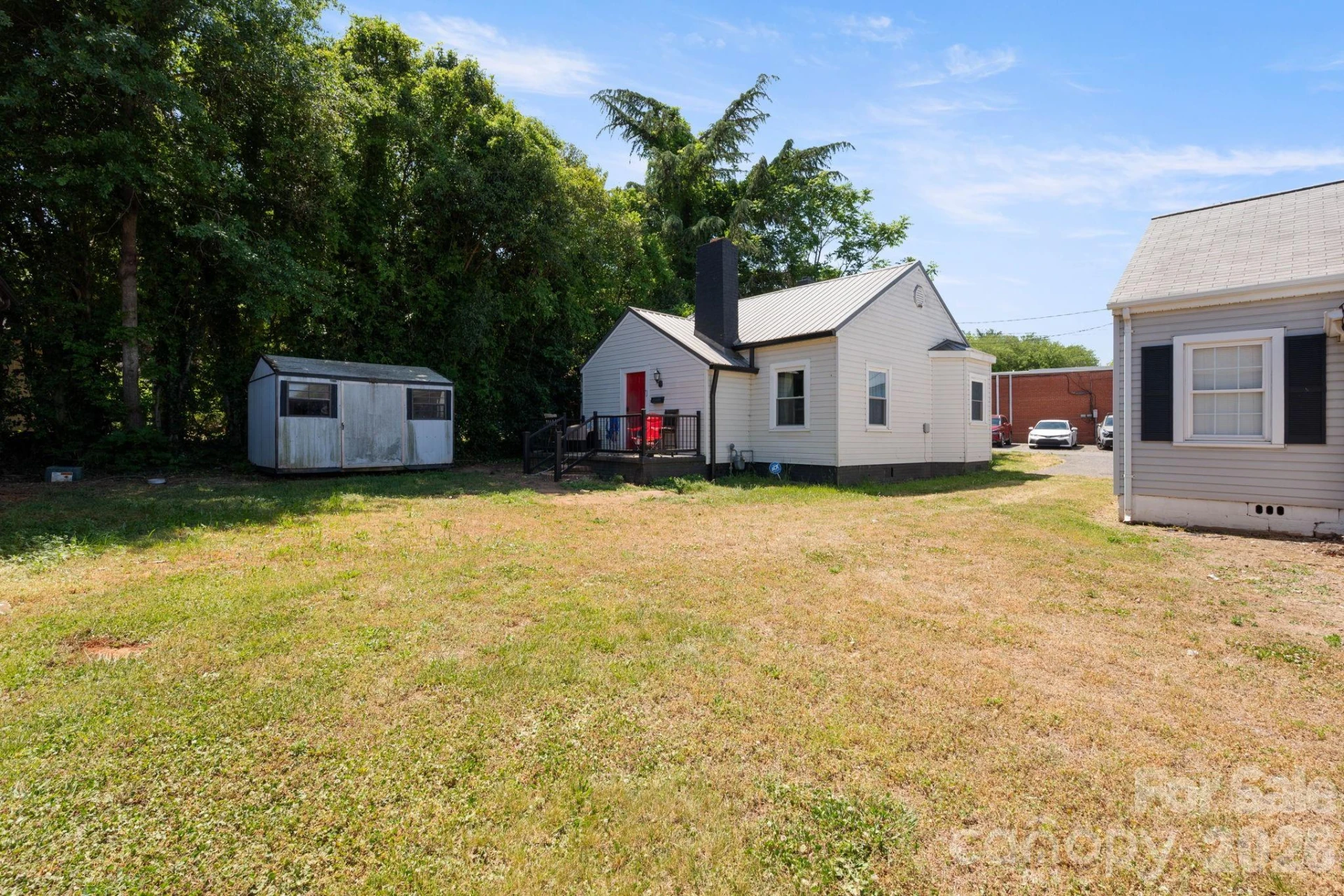 136 S Broadway Street - Photo 2