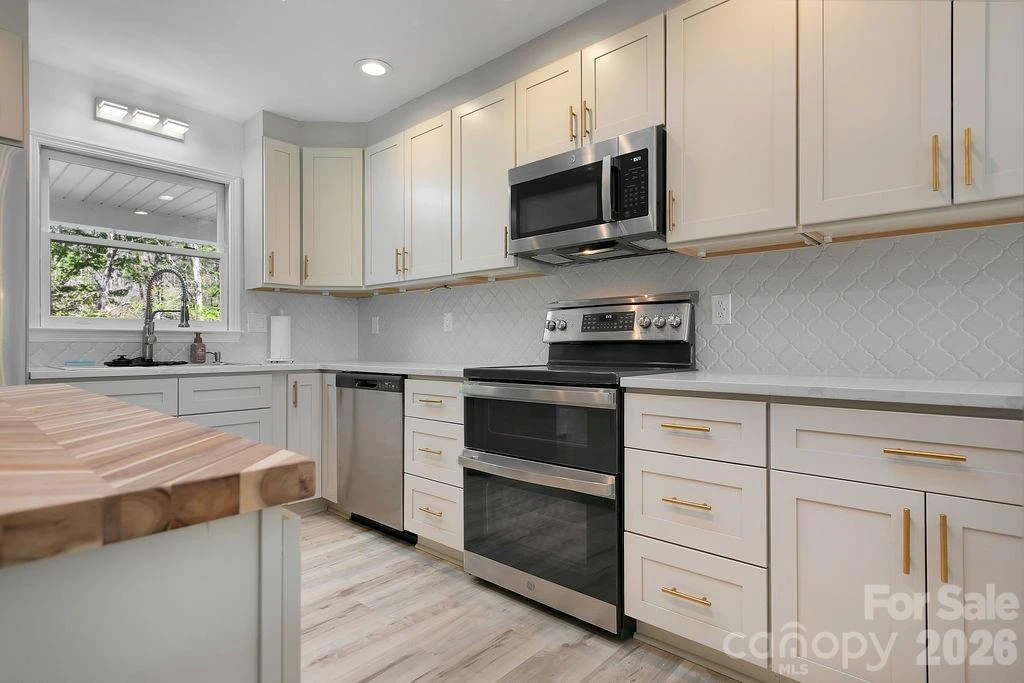 1388 King Road - Photo 13