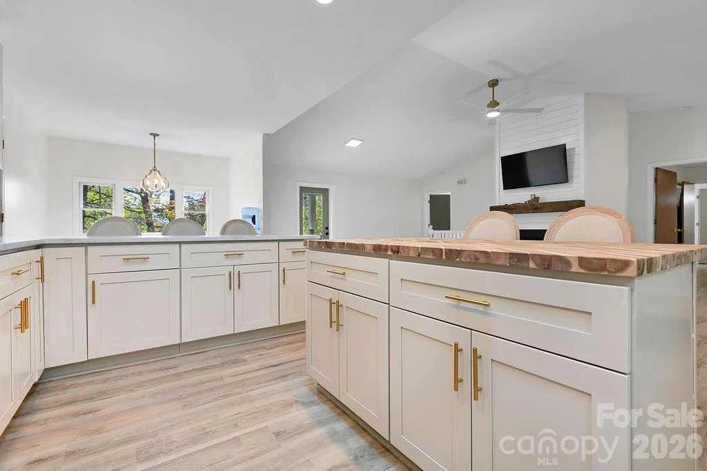 1388 King Road - Photo 16