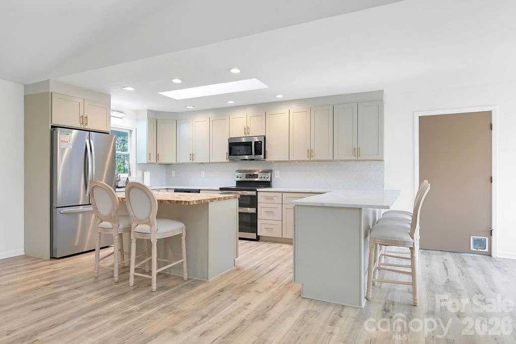 1388 King Road - Photo 11