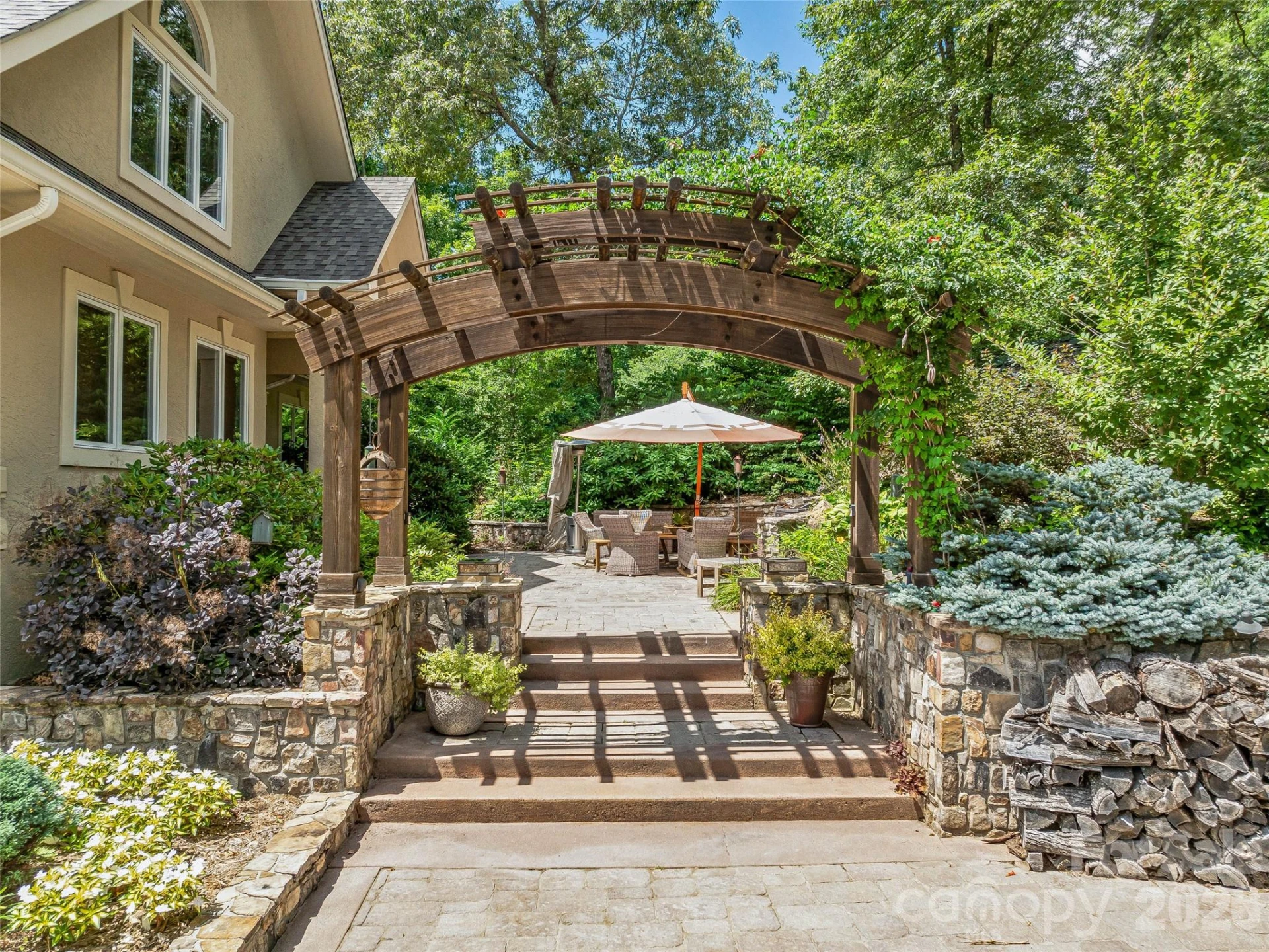 212 S Plains Drive - Photo 7
