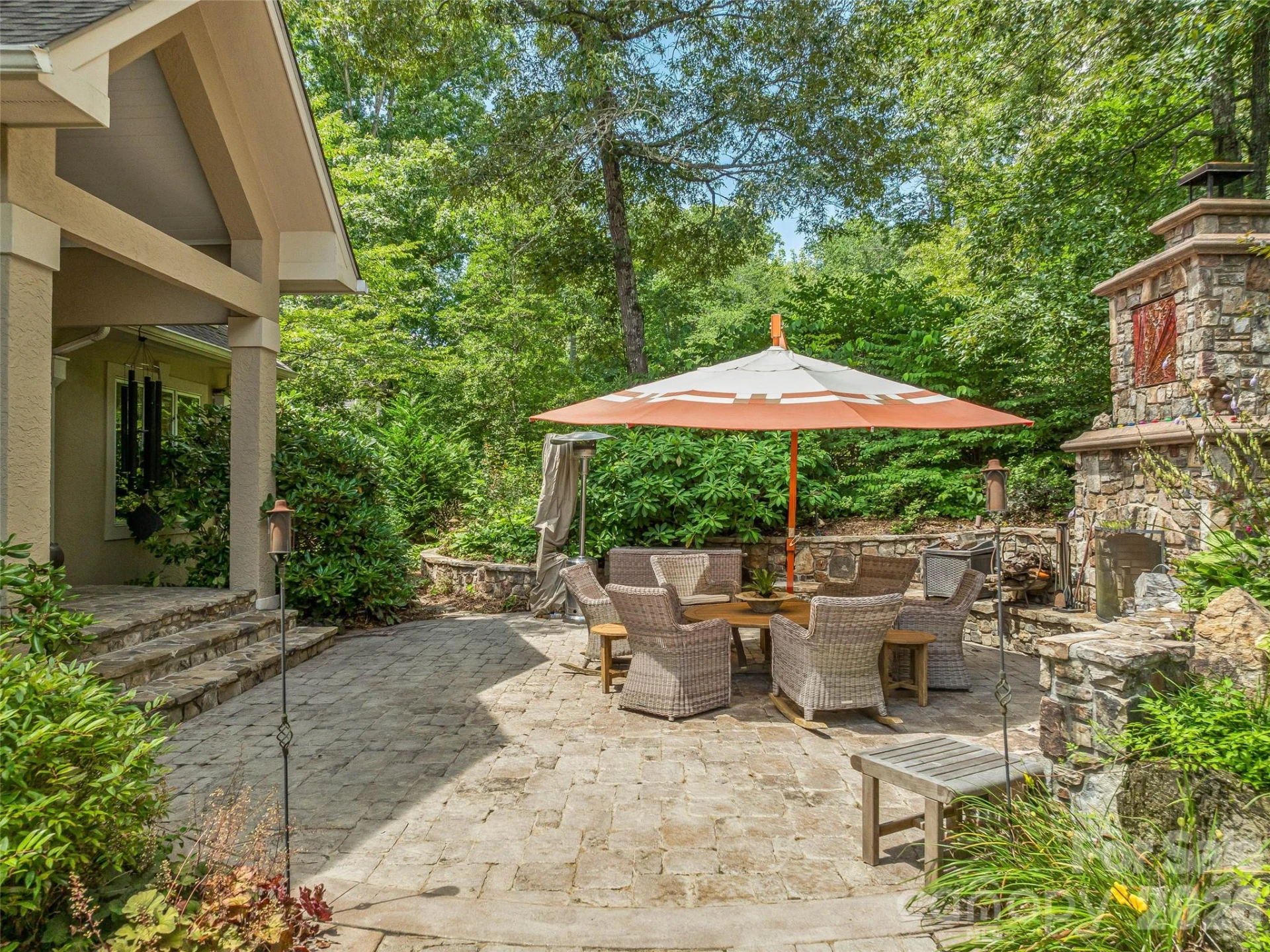 212 S Plains Drive - Photo 8