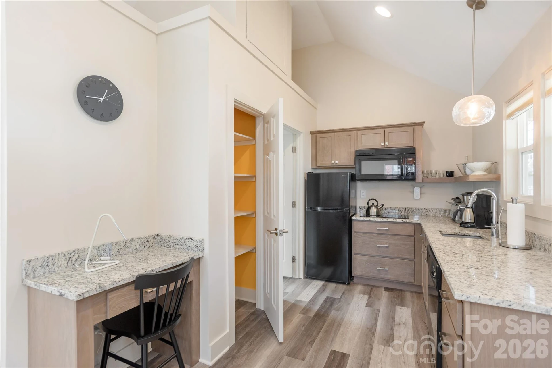 608 Ray Avenue - Photo 4
