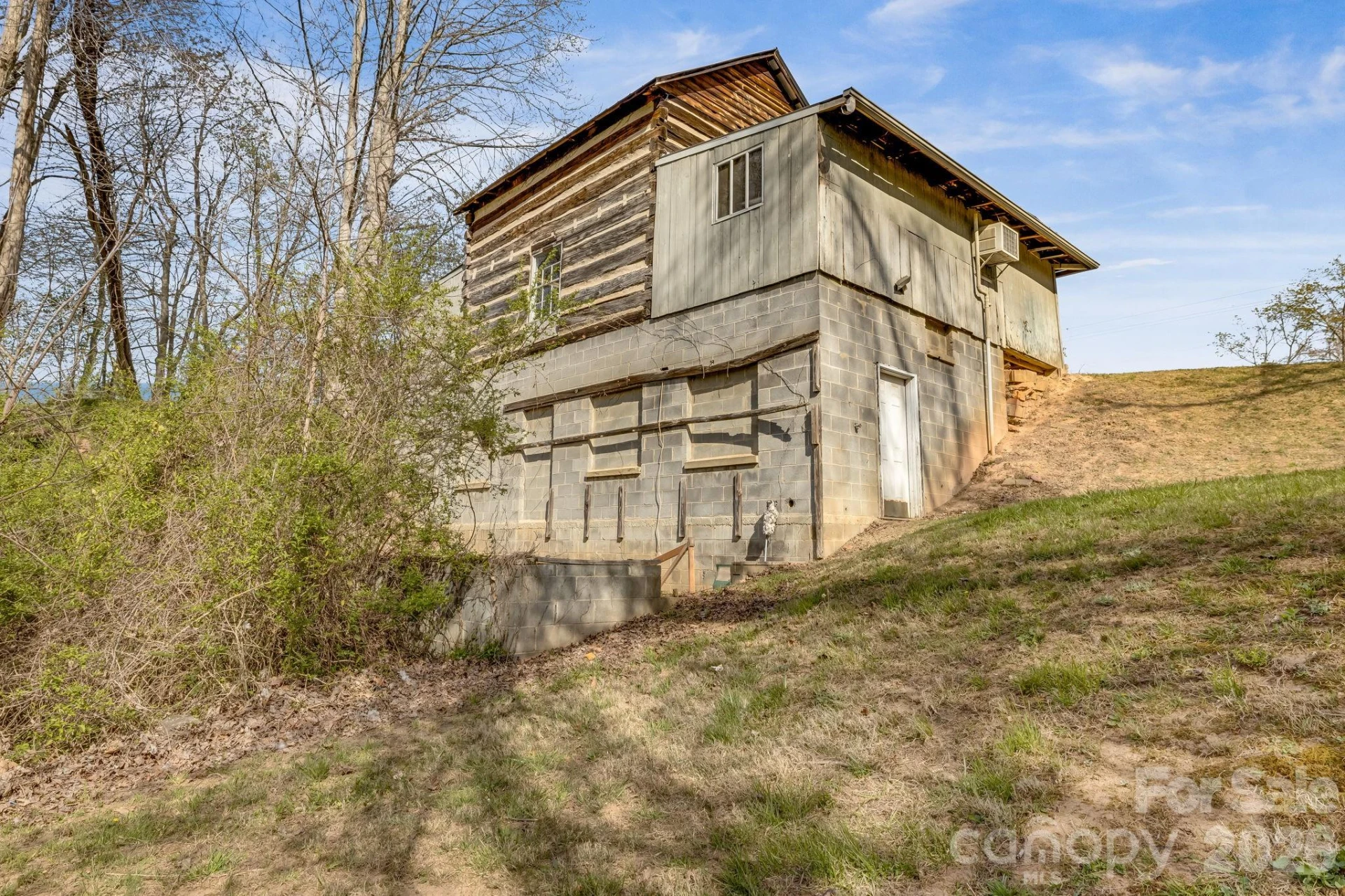2172 Smokey Park Highway - Photo 14