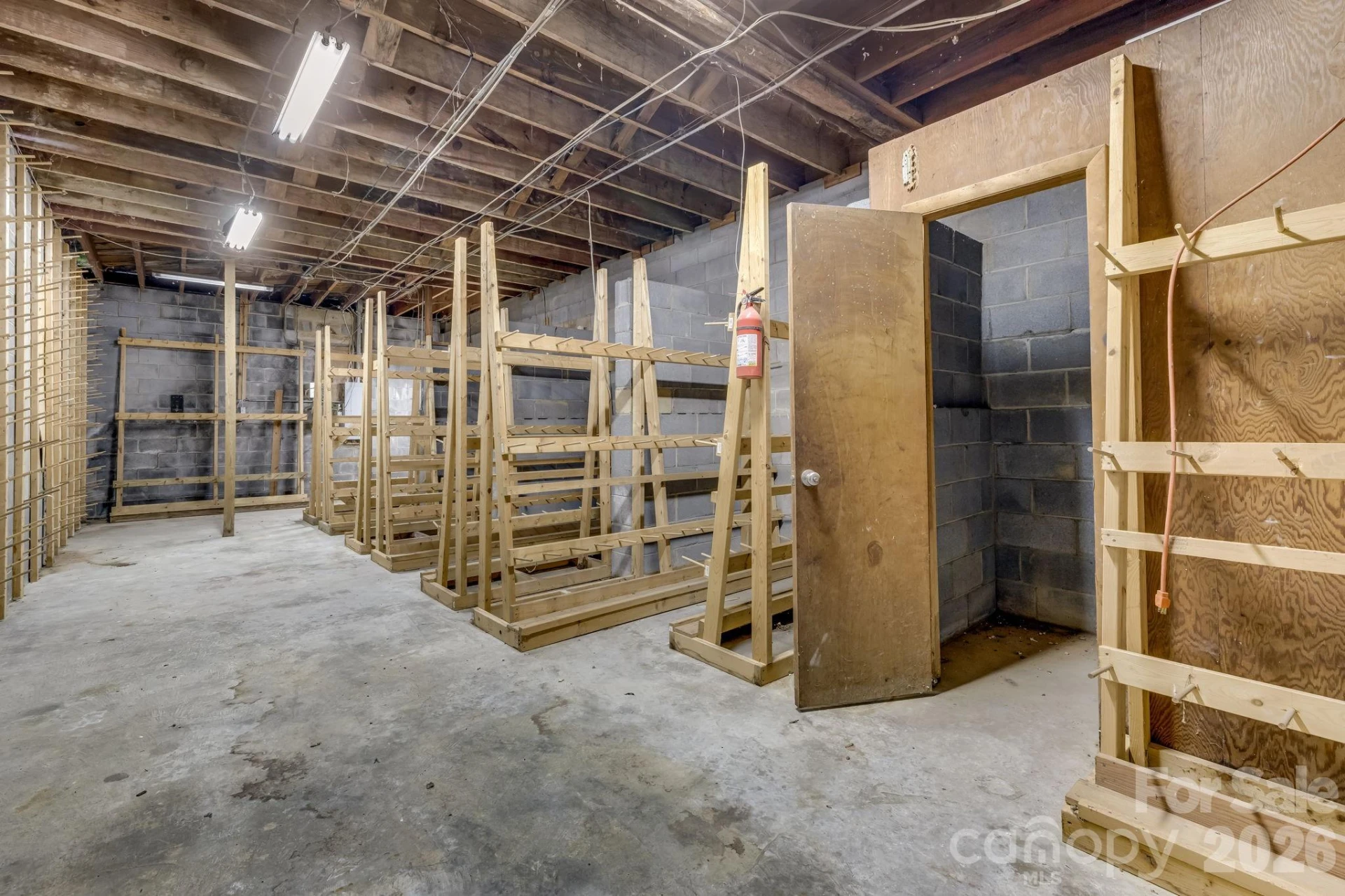 2172 Smokey Park Highway - Photo 17