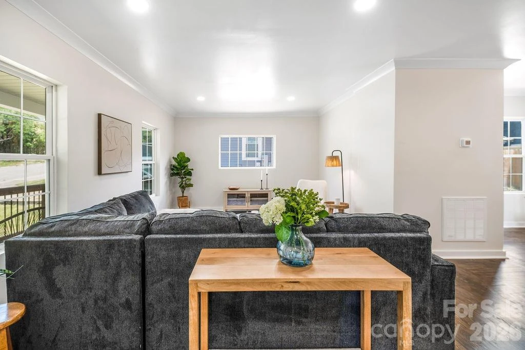 131 Woodrow Avenue - Photo 8