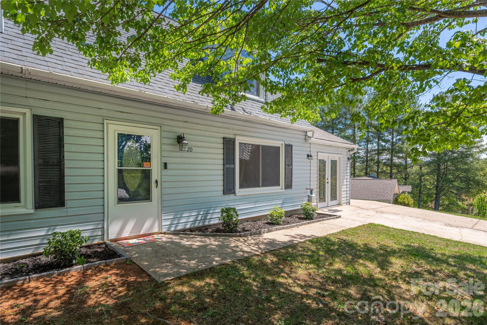 20 Lionel Place - Photo 2