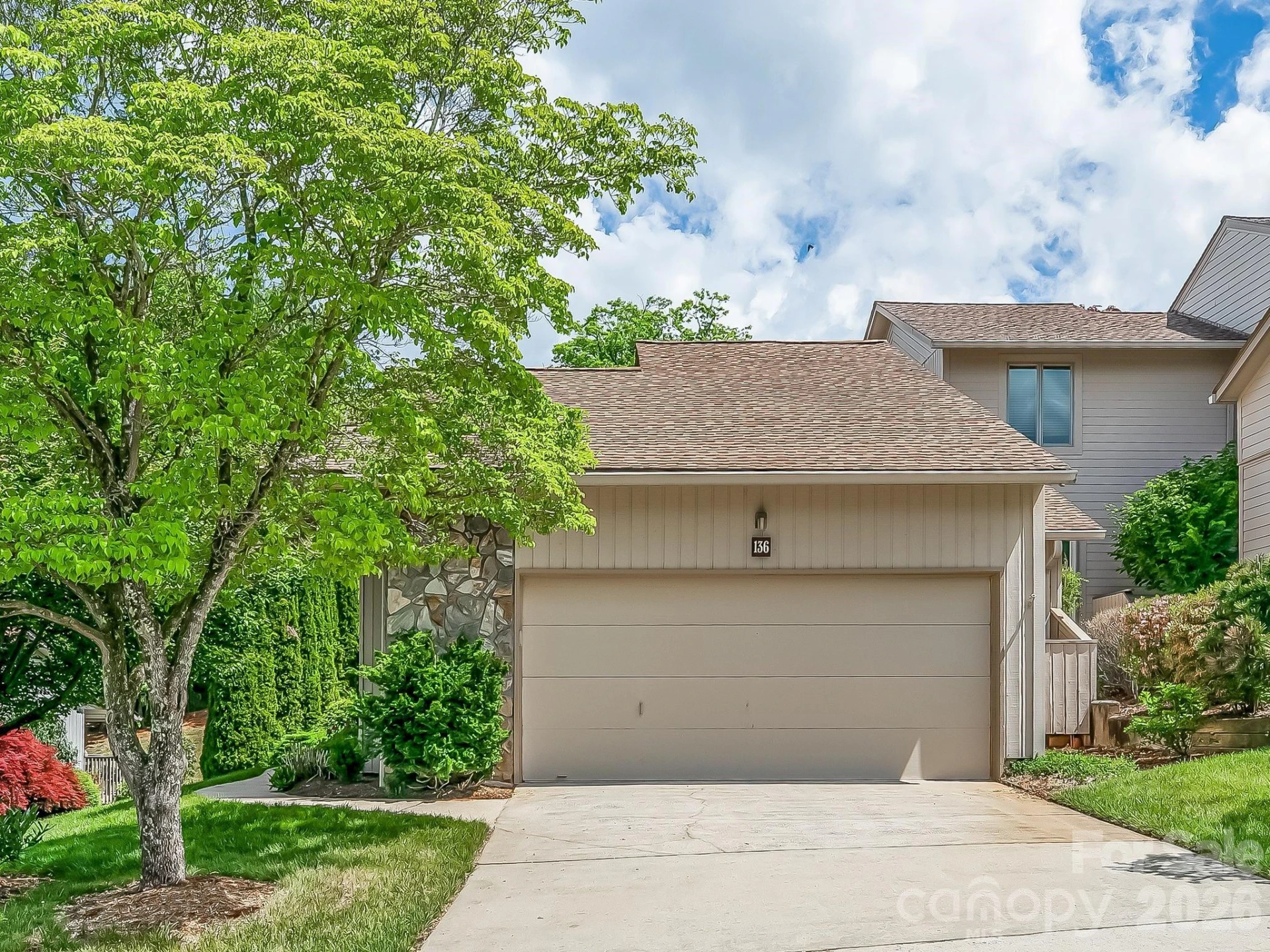 136 Deerlake Drive - Photo 40