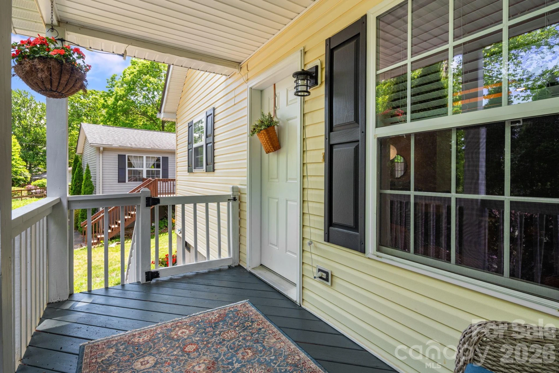 112 Shadowlawn Drive - Photo 2