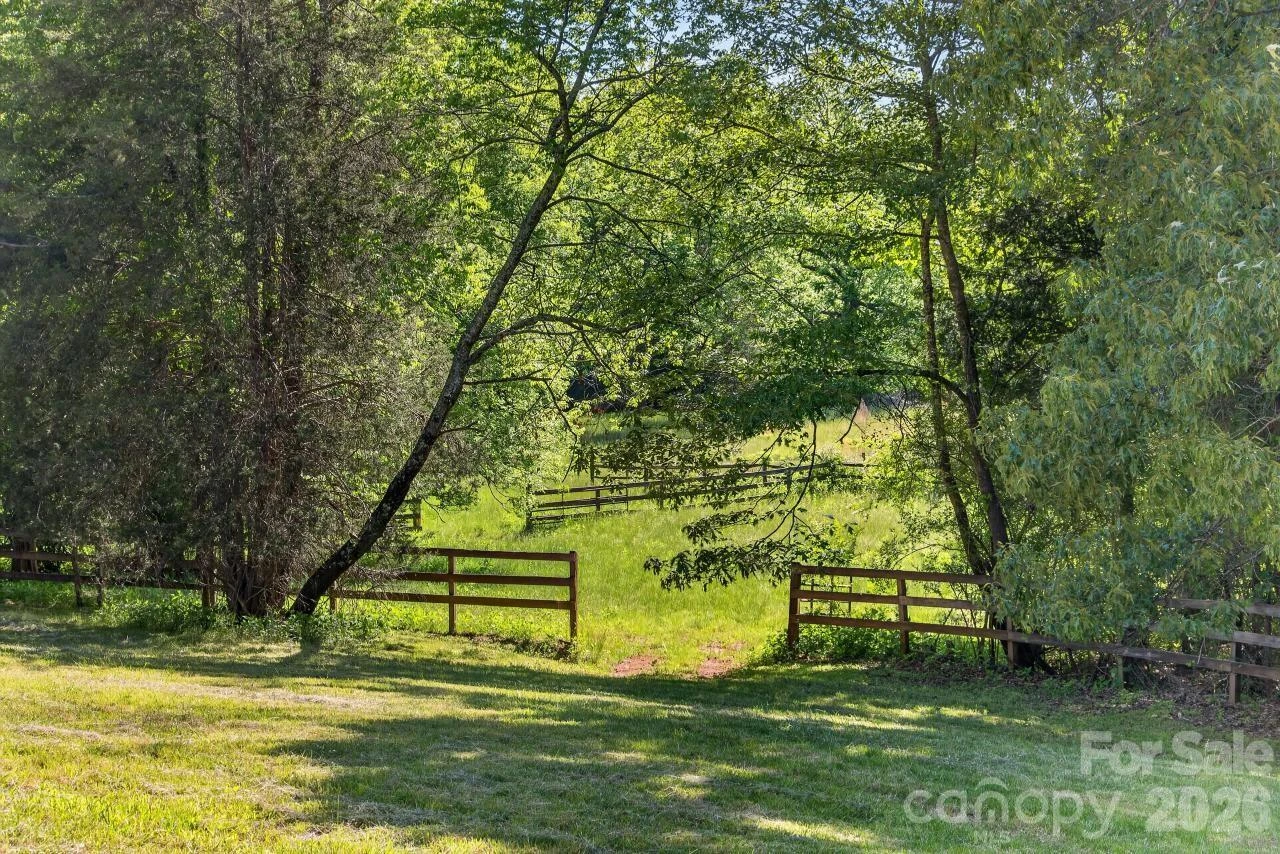 3205 Collinsville Road - Photo 22