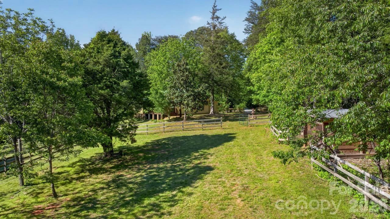 3205 Collinsville Road - Photo 42