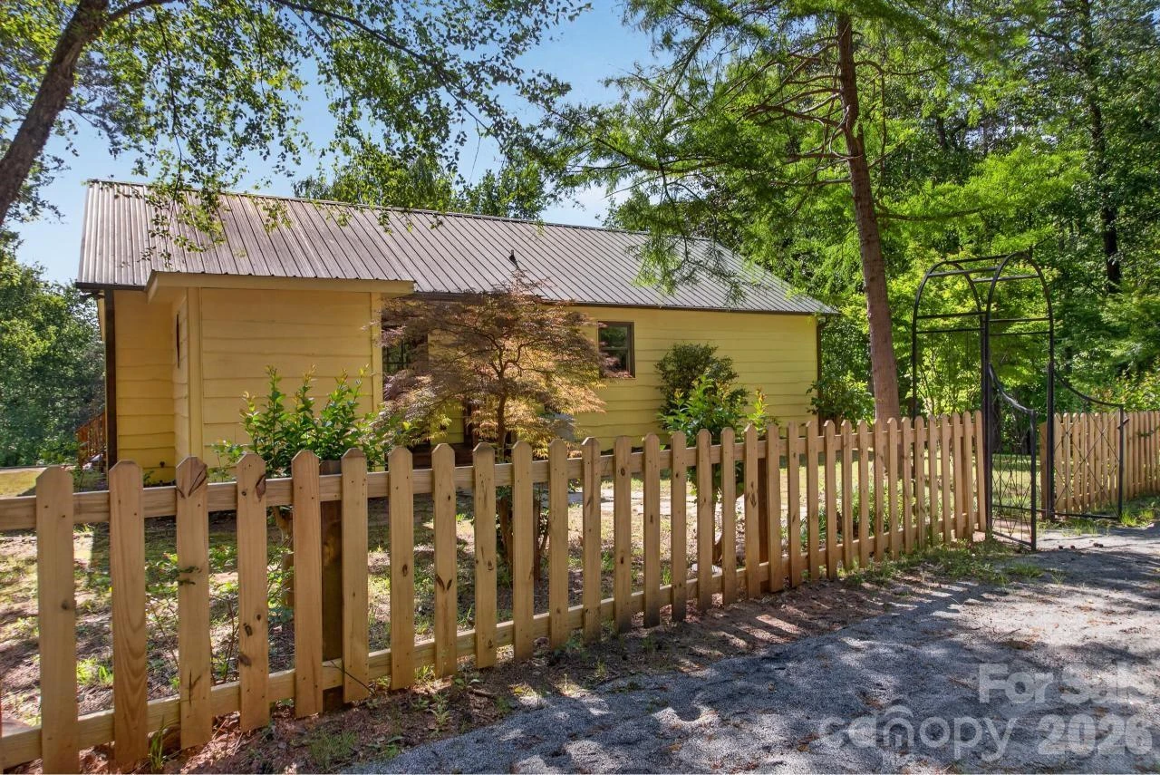 3205 Collinsville Road - Photo 7