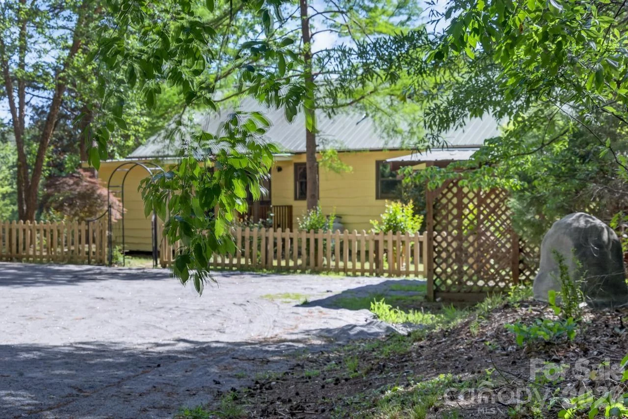 3205 Collinsville Road - Photo 8