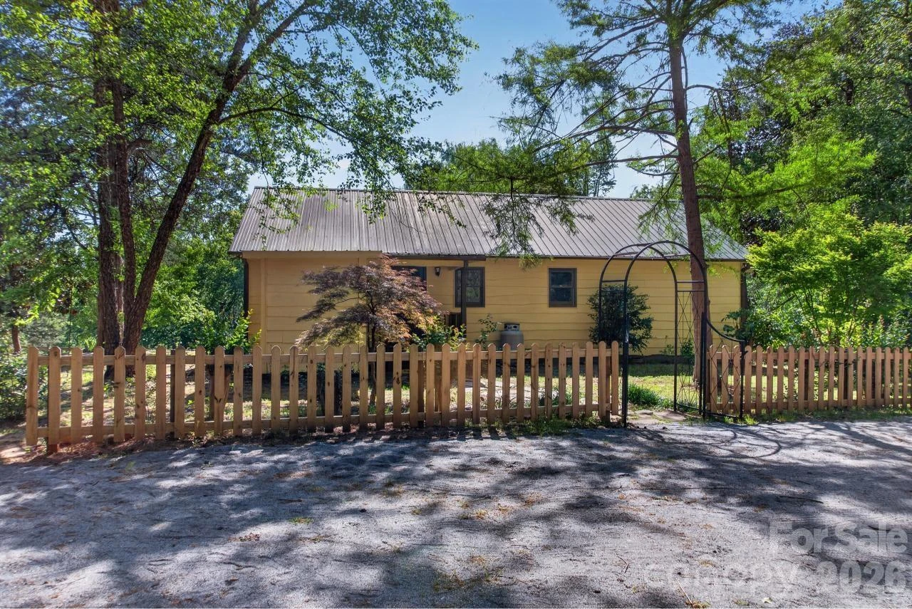 3205 Collinsville Road - Photo 9