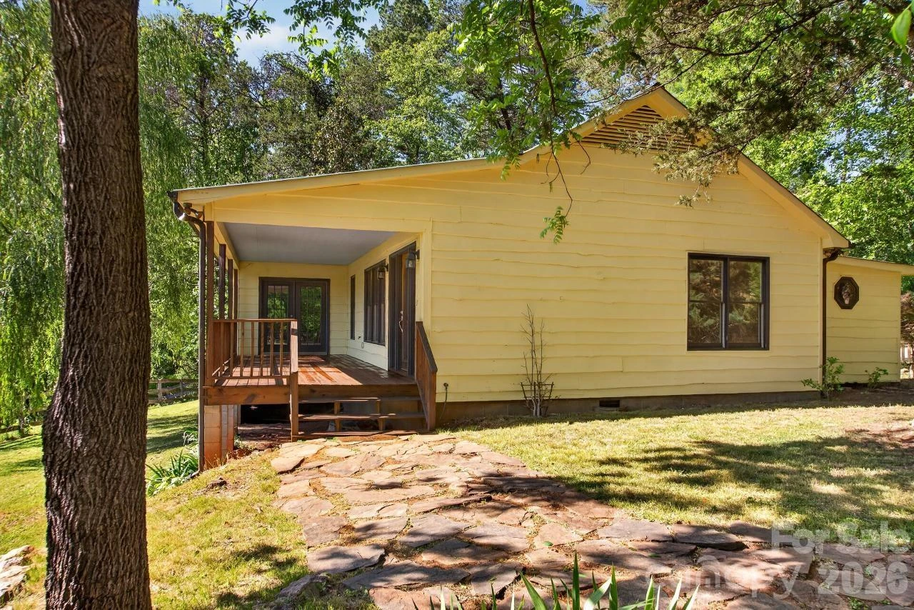 3205 Collinsville Road - Photo 10