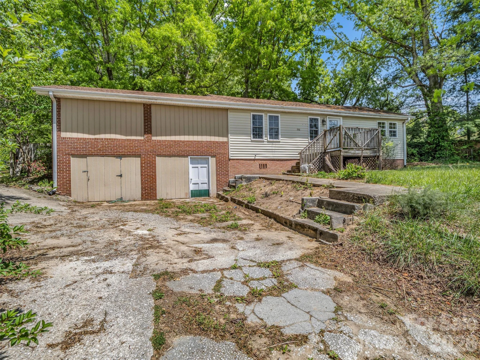 1916 Old Spartanburg Road - Photo 2