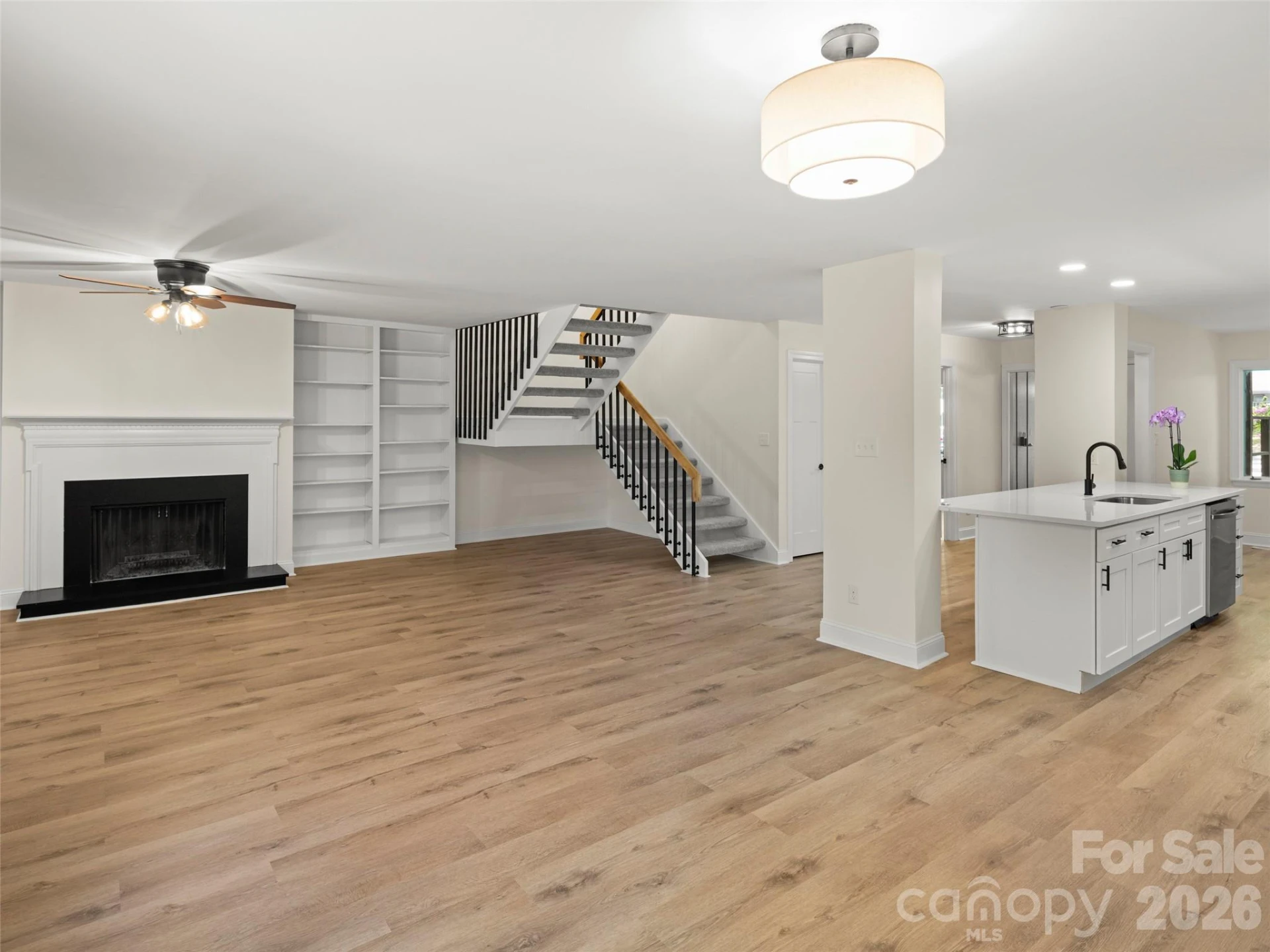 203 Crowfields Drive - Photo 2