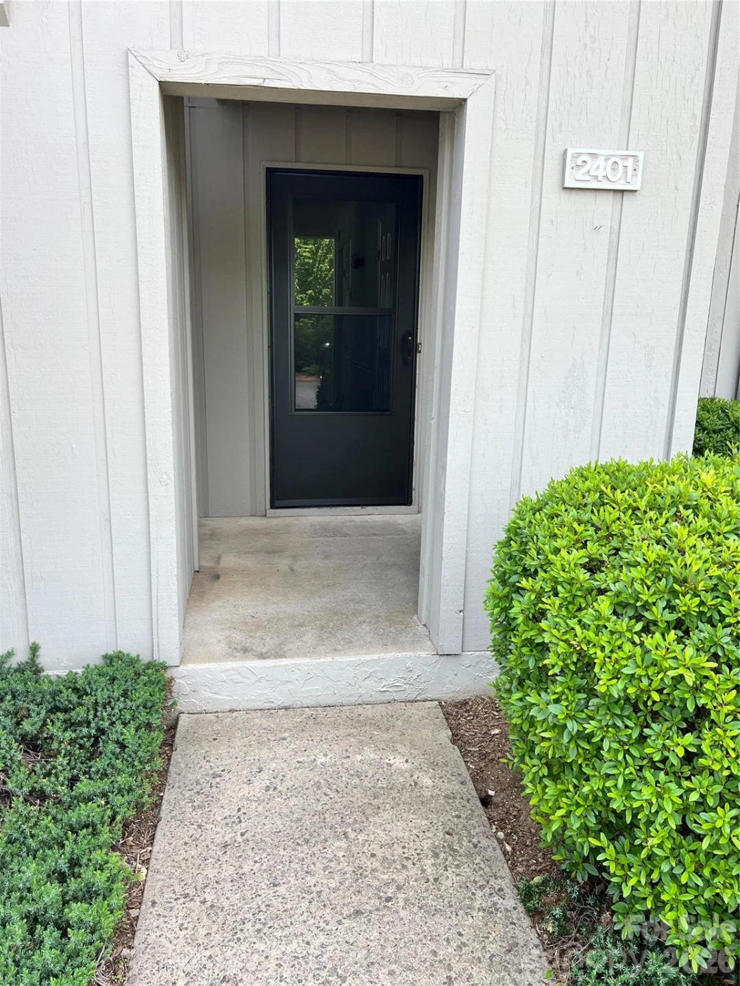 2401 Abbey Circle - Photo 2