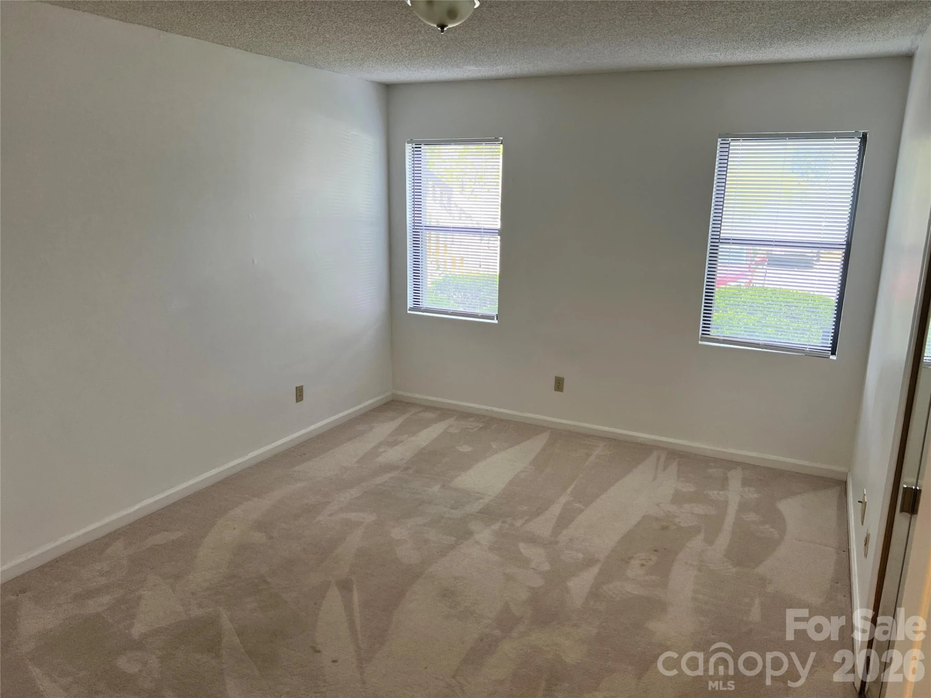 2401 Abbey Circle - Photo 11