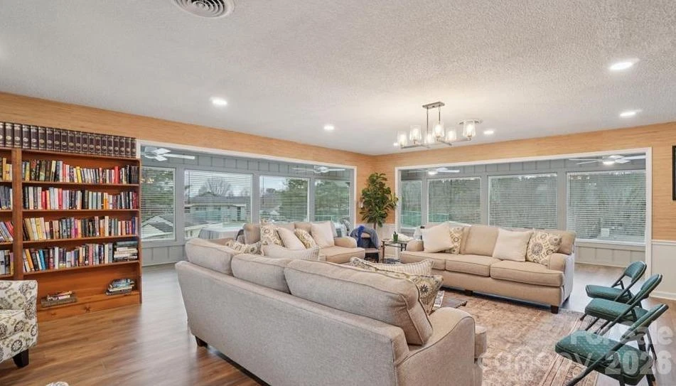 2401 Abbey Circle - Photo 15